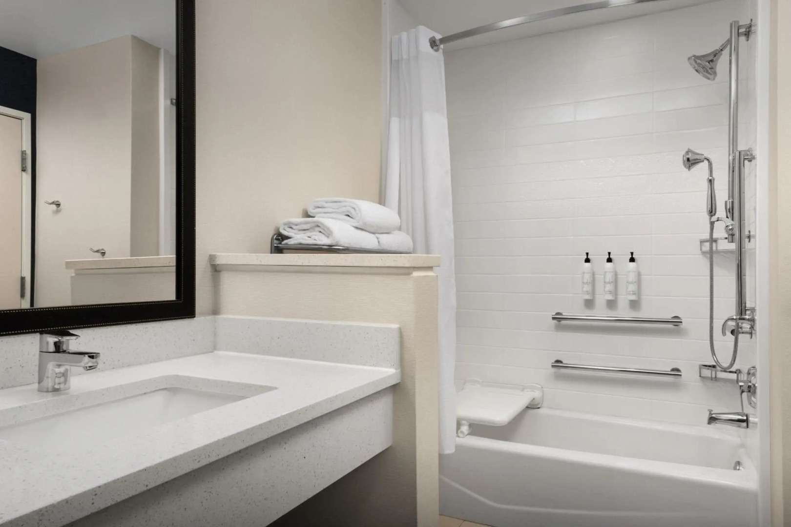 Holiday Inn Express & Suites Plymouth - Ann Arbor Area by IHG