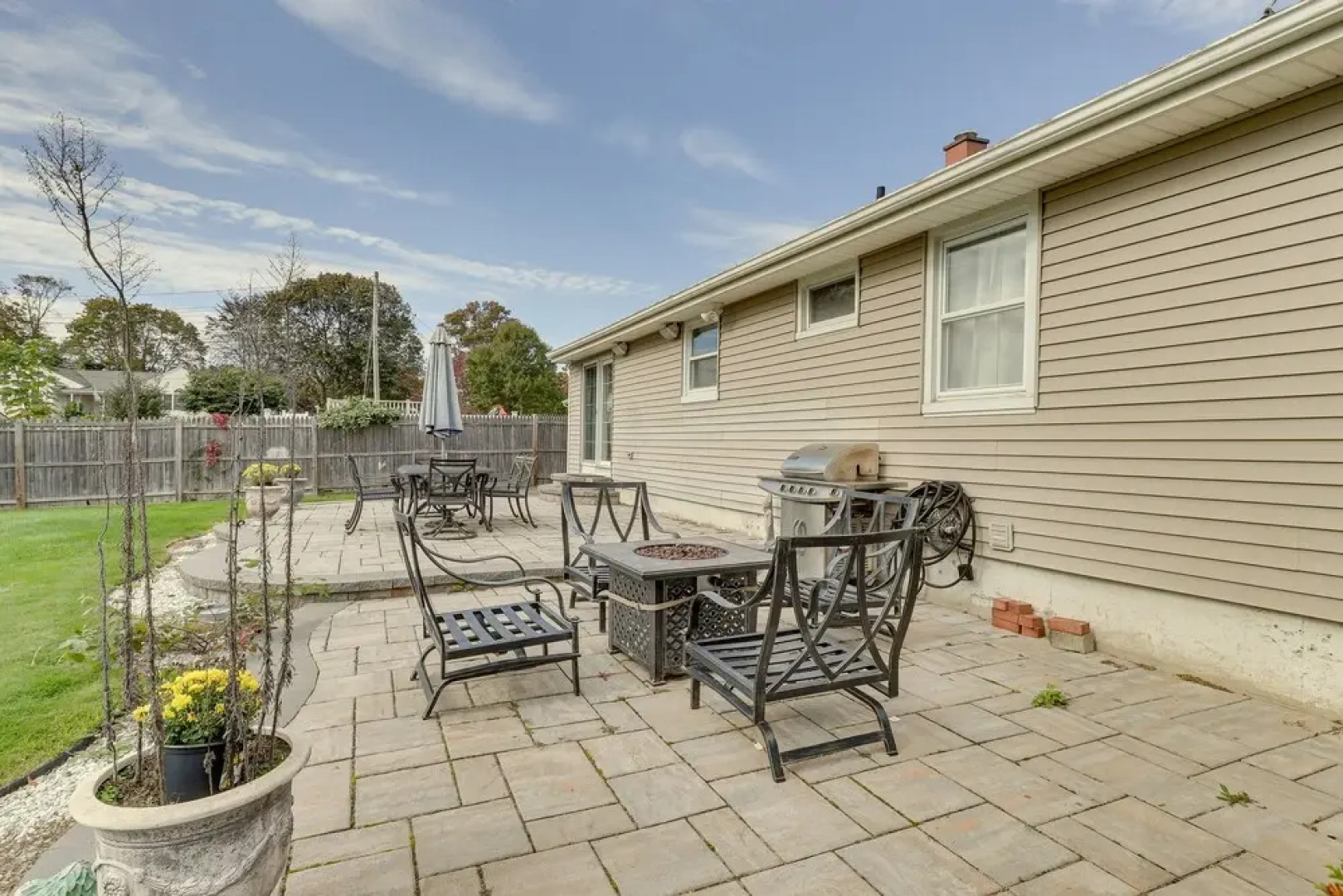 Charming West Haven Home - Walk to Beach!