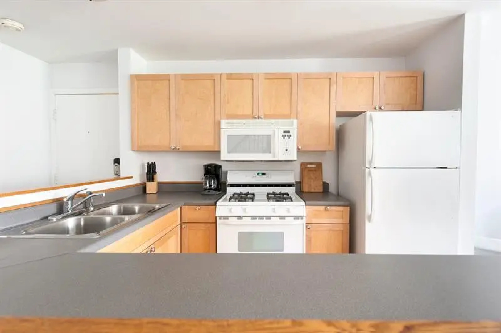 Bi Level 3BR in Lake View by Sonder