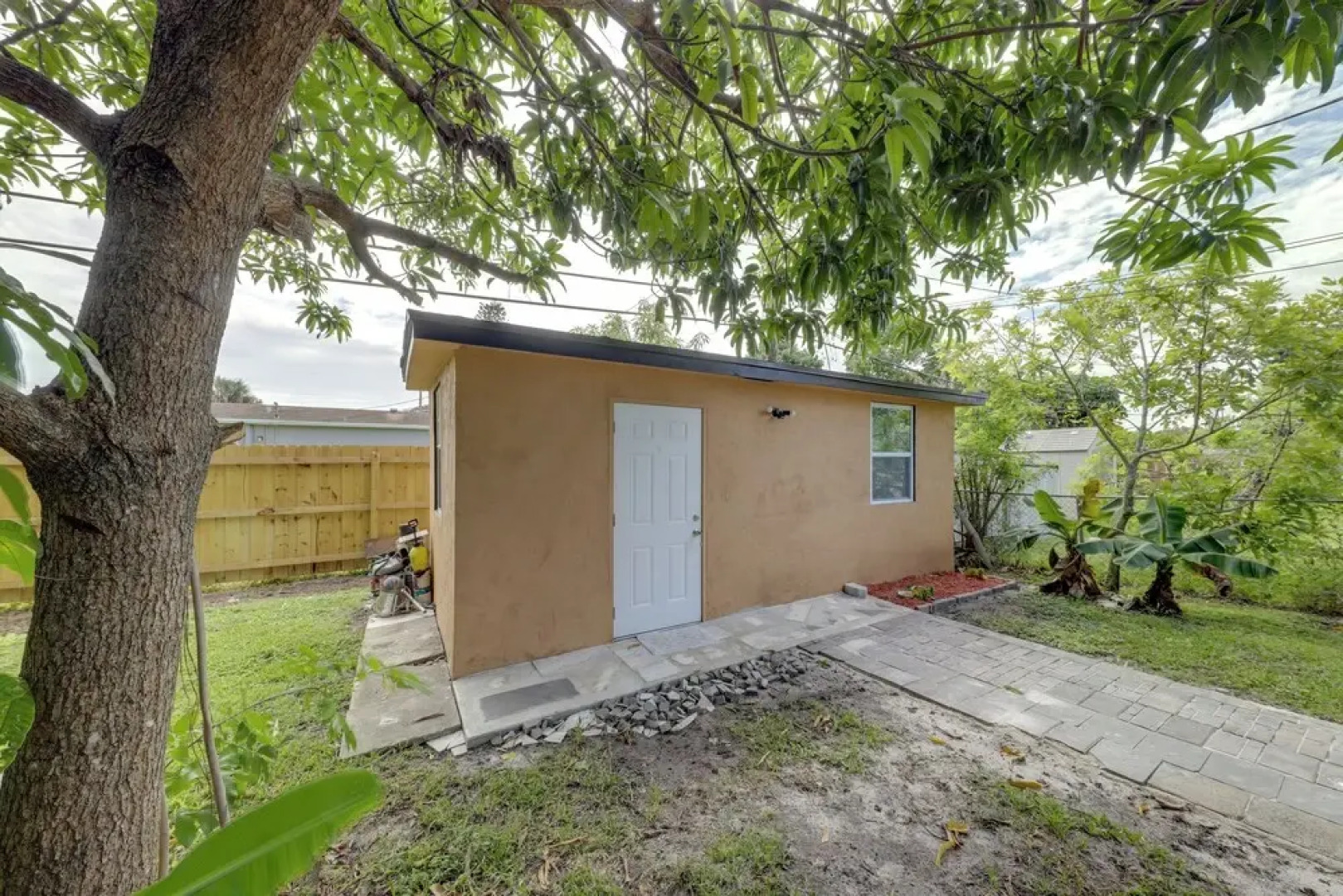 Pet-friendly Fort Lauderdale Home: 8 Mi to Beach!