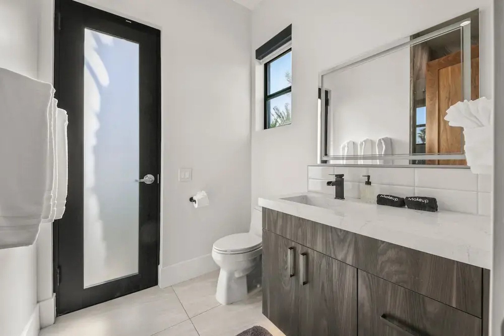 Palm Villa- Luxury 7 Bed, Pickleball, Volleyball, Golf