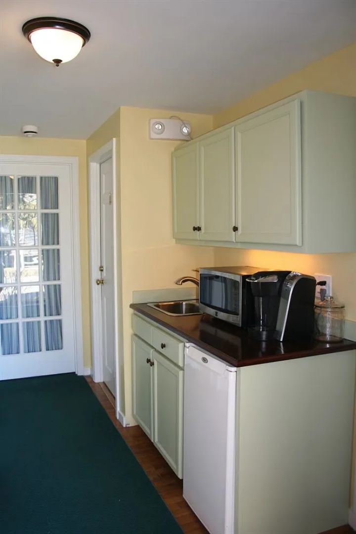 Seven Sea Street Inn