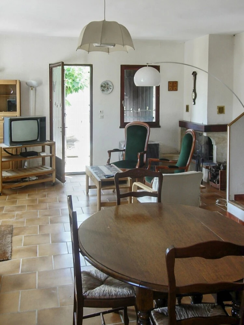 House With 4 Bedrooms in Varages, With Wonderful Mountain View, Privat