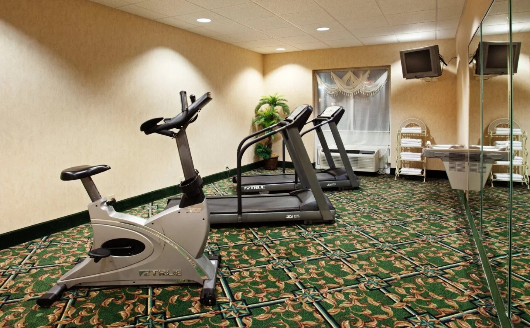 Holiday Inn Express & Suites Lenoir Cty by IHG