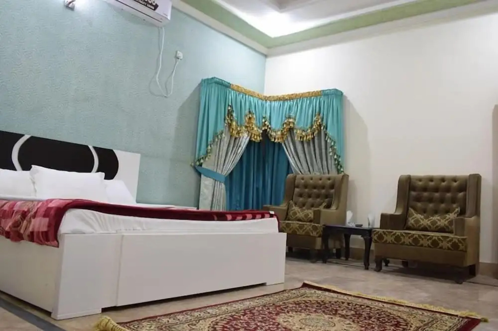 Royal Emirates Residence