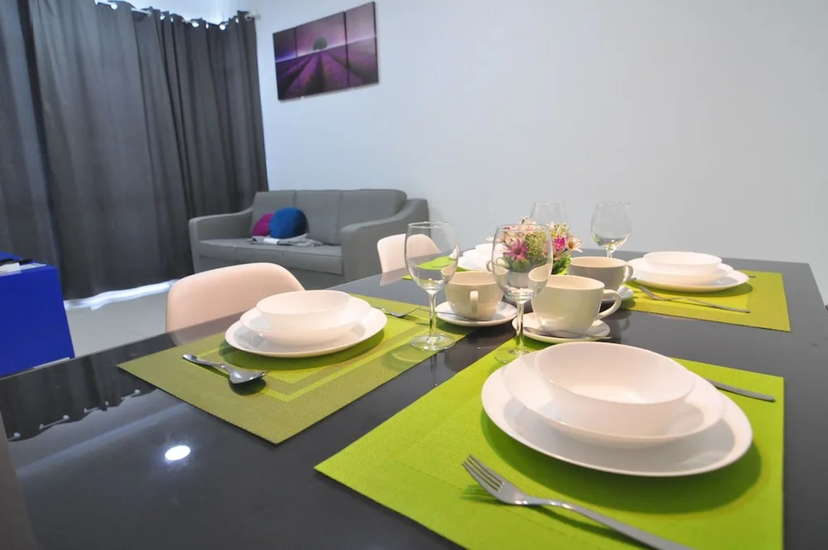 Kenwingston Square Garden by IdealHub