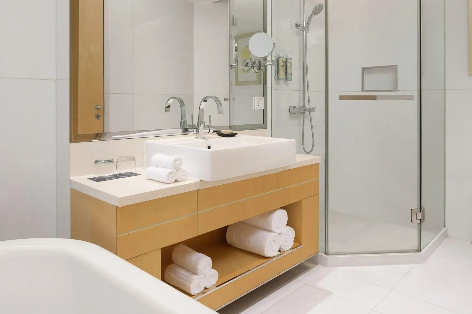 Отель Renaissance Shanghai Yu Garden