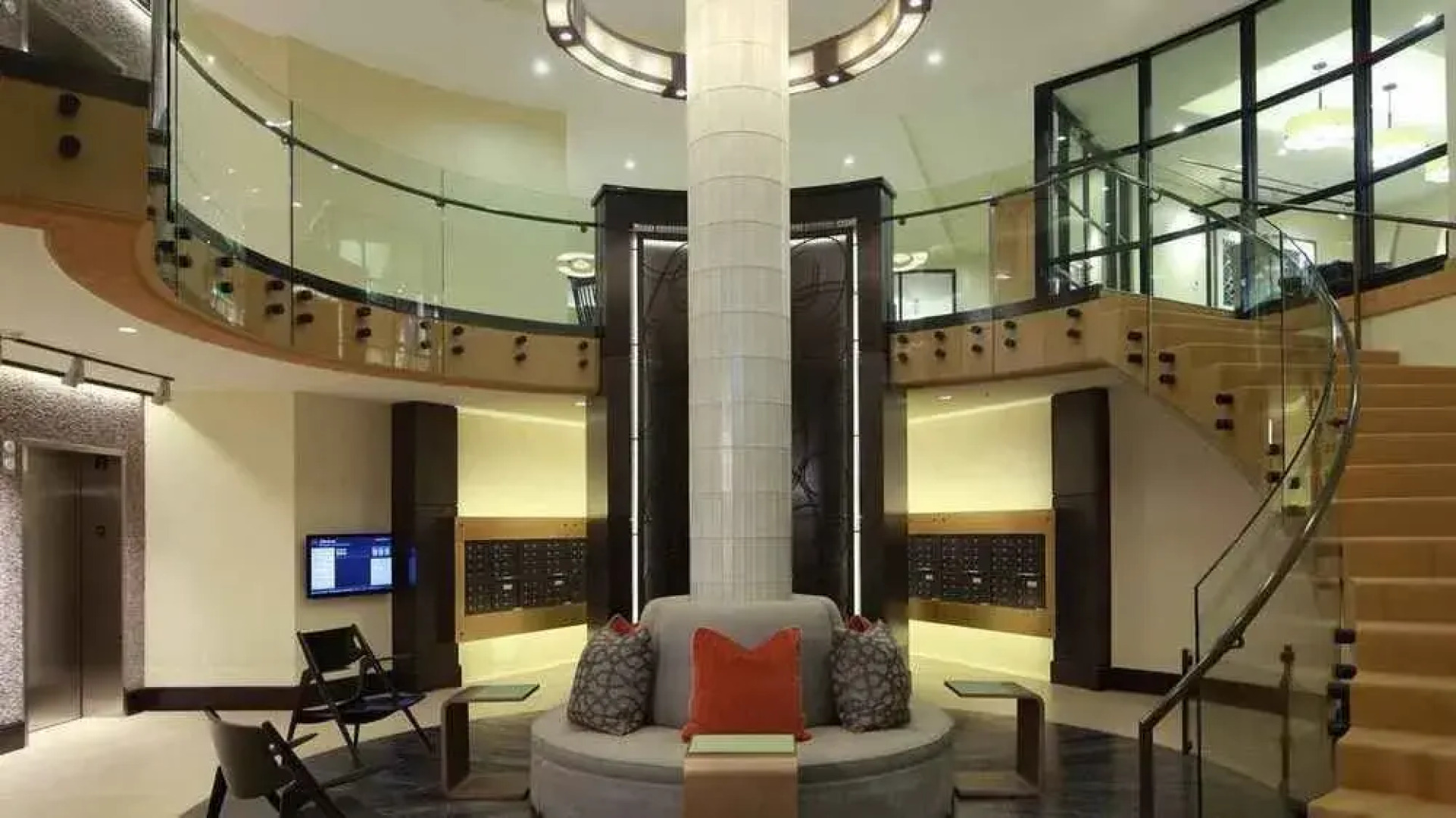 1919 Clarendon by Executive Apartments