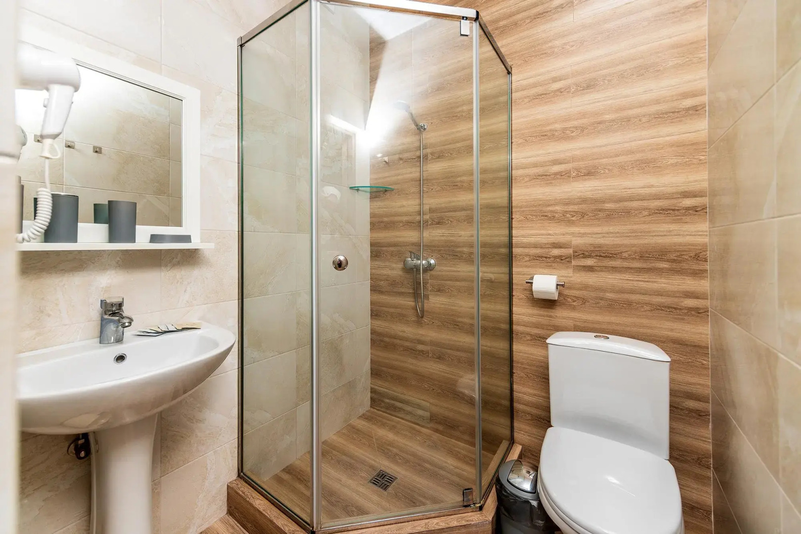 Адонис (Дивноморское)