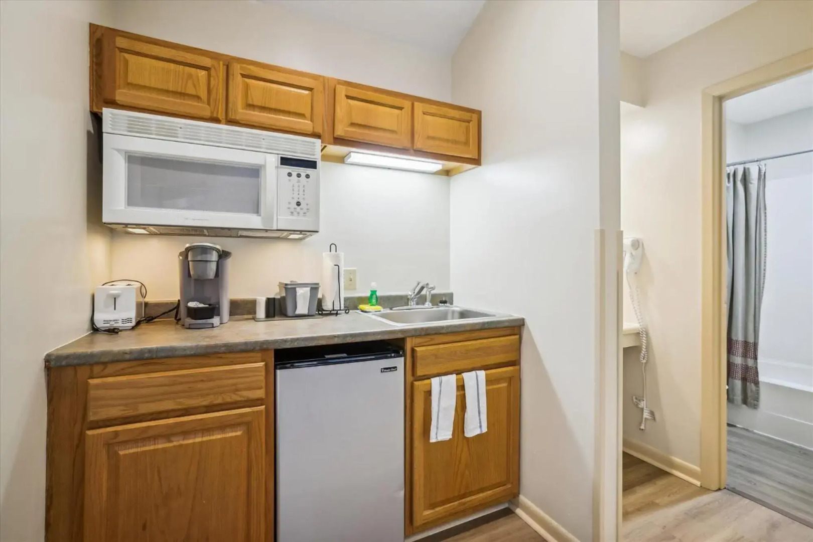 Deluxe Two Bedroom Suite on 2nd floor with outdoor heated pool 20708