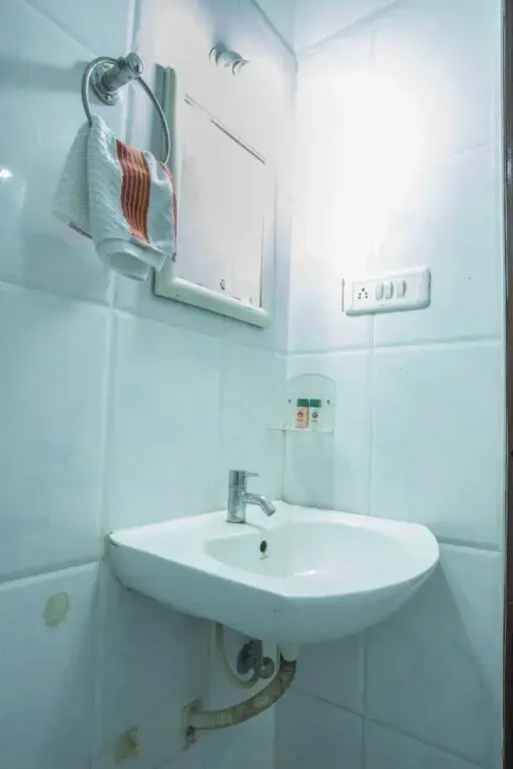 Hotel New Luxury Royale By OYO Rooms