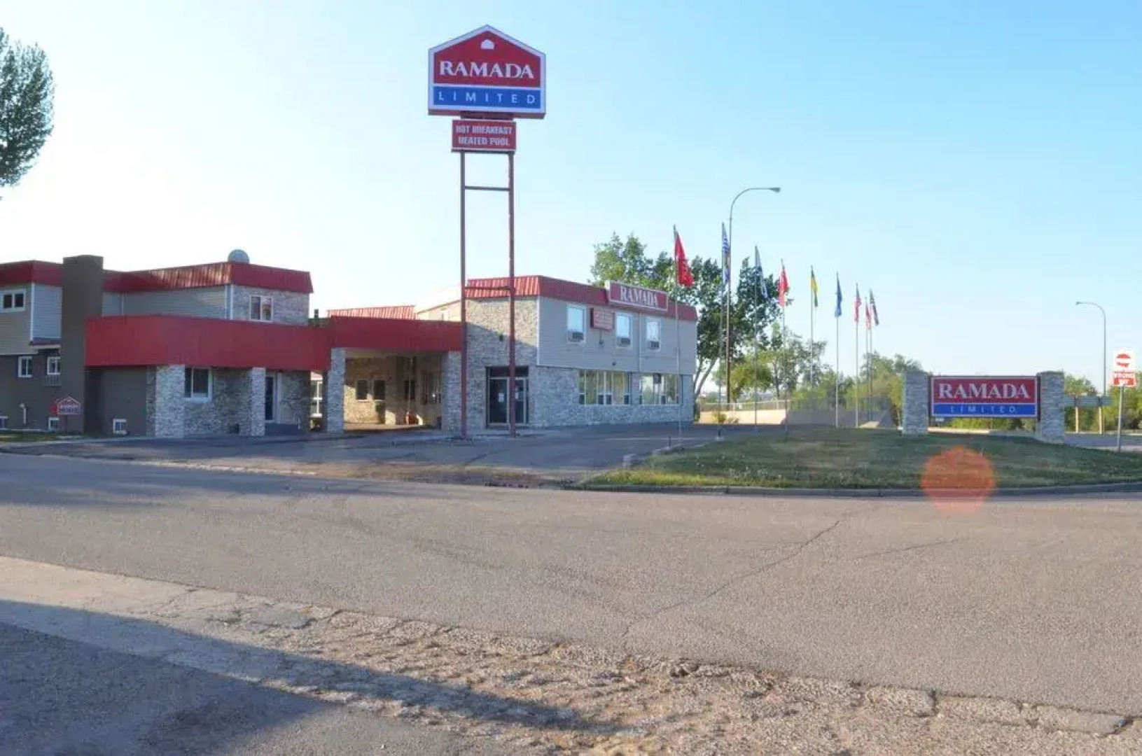 Econo Lodge Inn & Suites