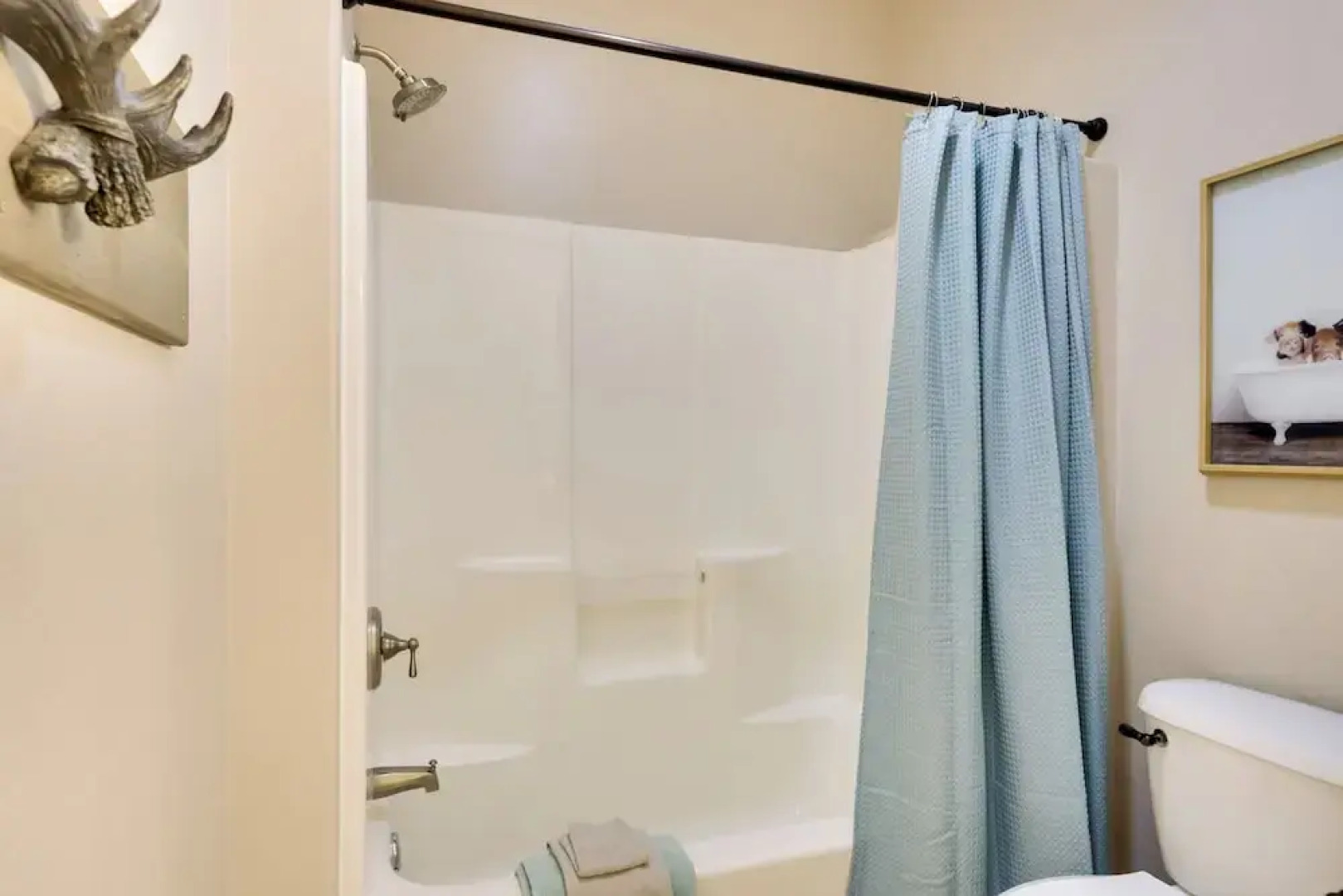 Modern Show Low Home w/ BBQ & Fire Pit!