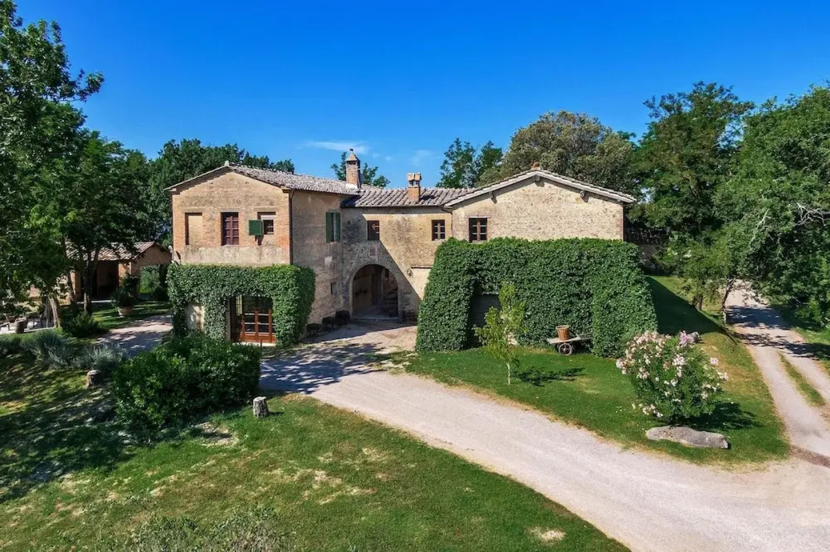 Villa With 8 Bedrooms in Buonconvento, With Private Pool, Furnished Garden and Wifi - 90 km From the Beach