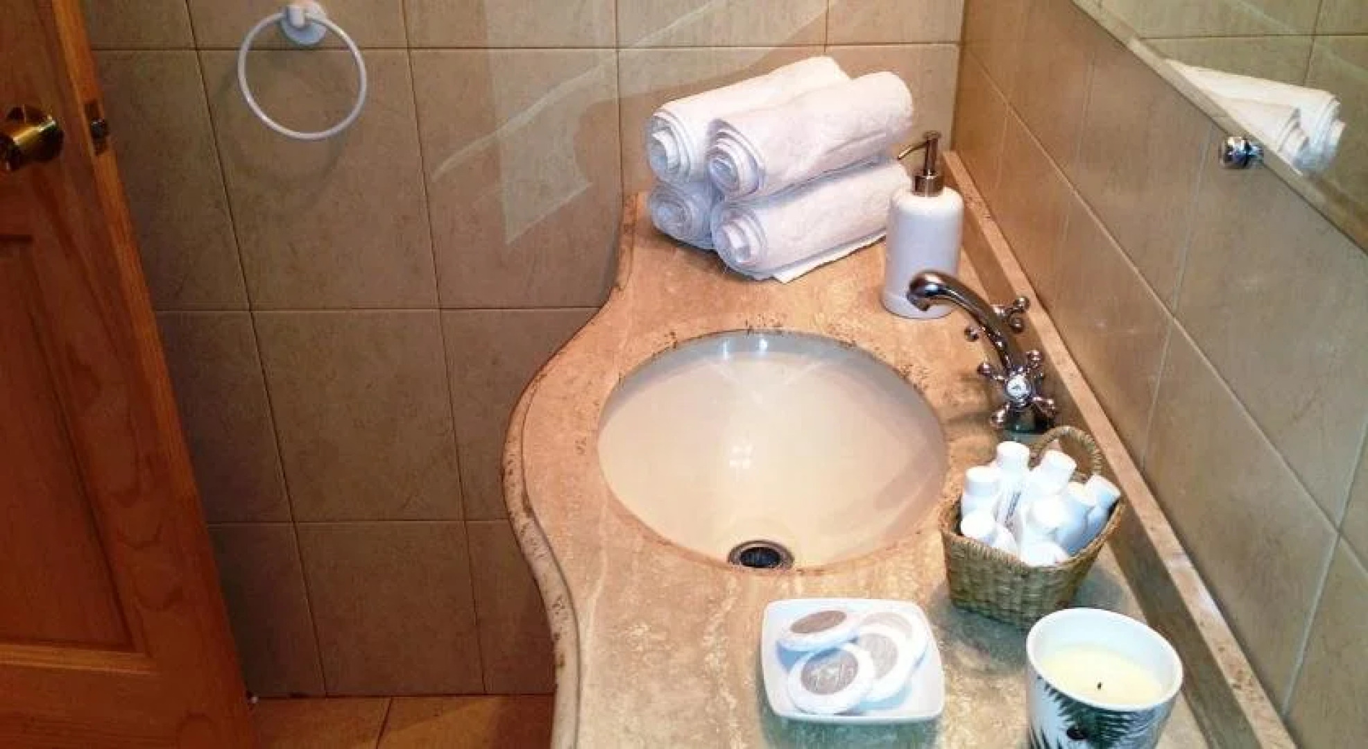 Punta Piedras Lodge & Marina