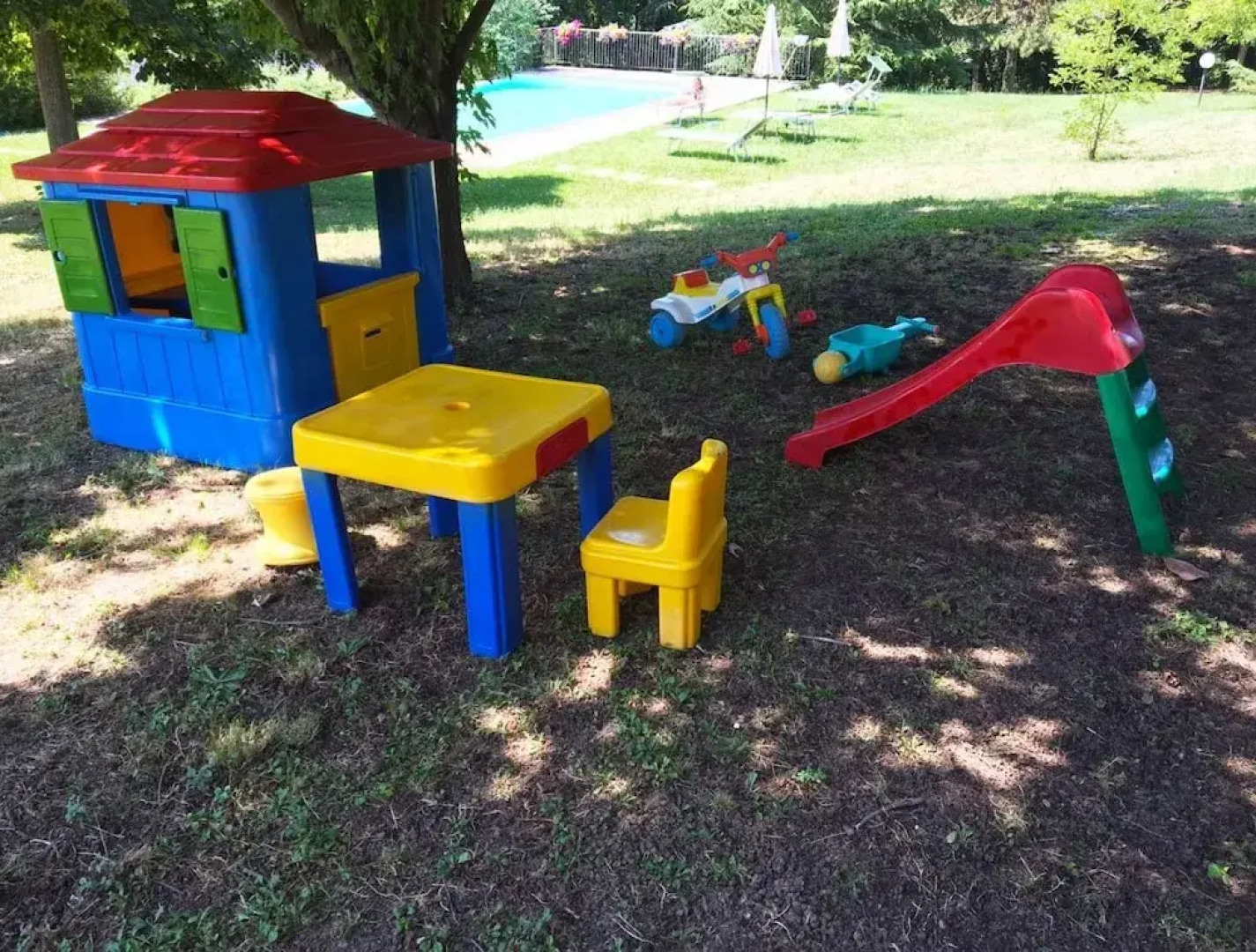 Stunning private villa for 6 guests with private pool, TV, pets allowed and parking