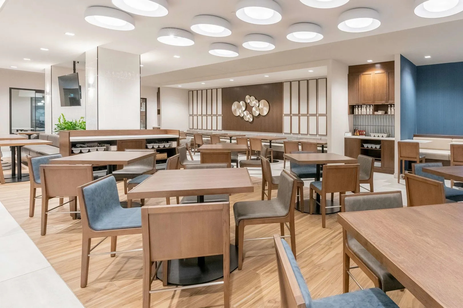 Hotel Place Dupuis Montréal Downtown - An Ascend Hotel Collection