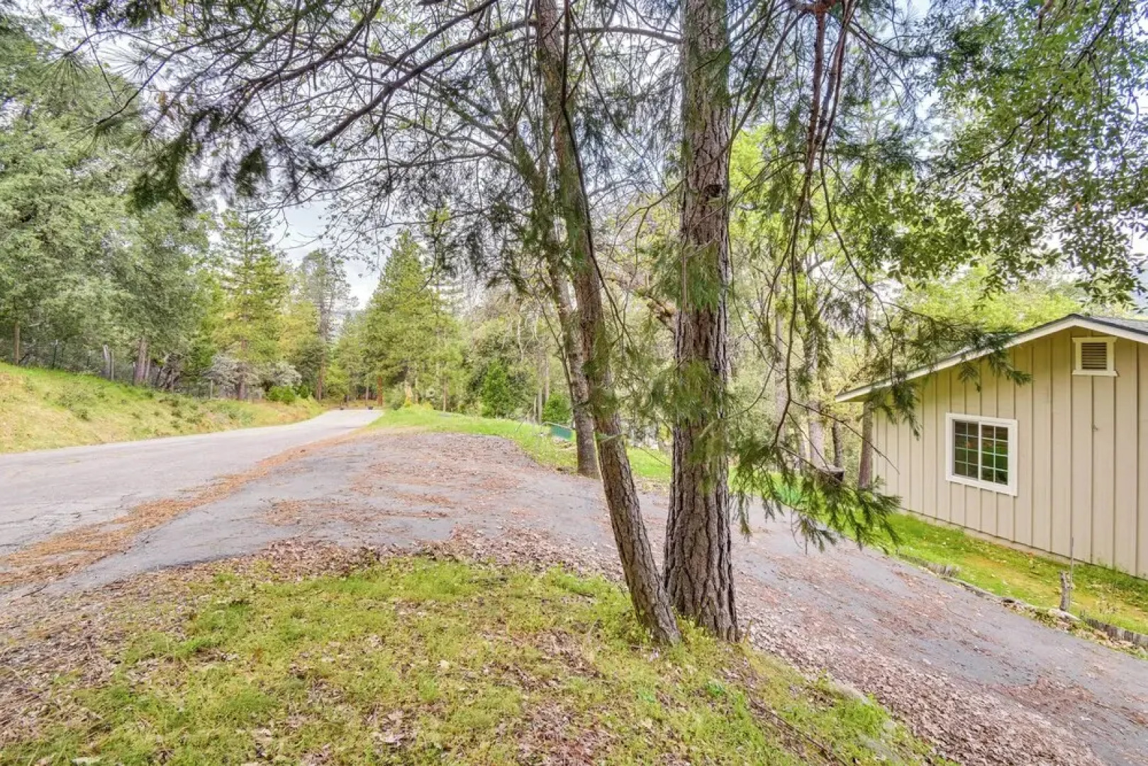 Sierra Serenity: Scenic Mtn Escape w/ Game Room