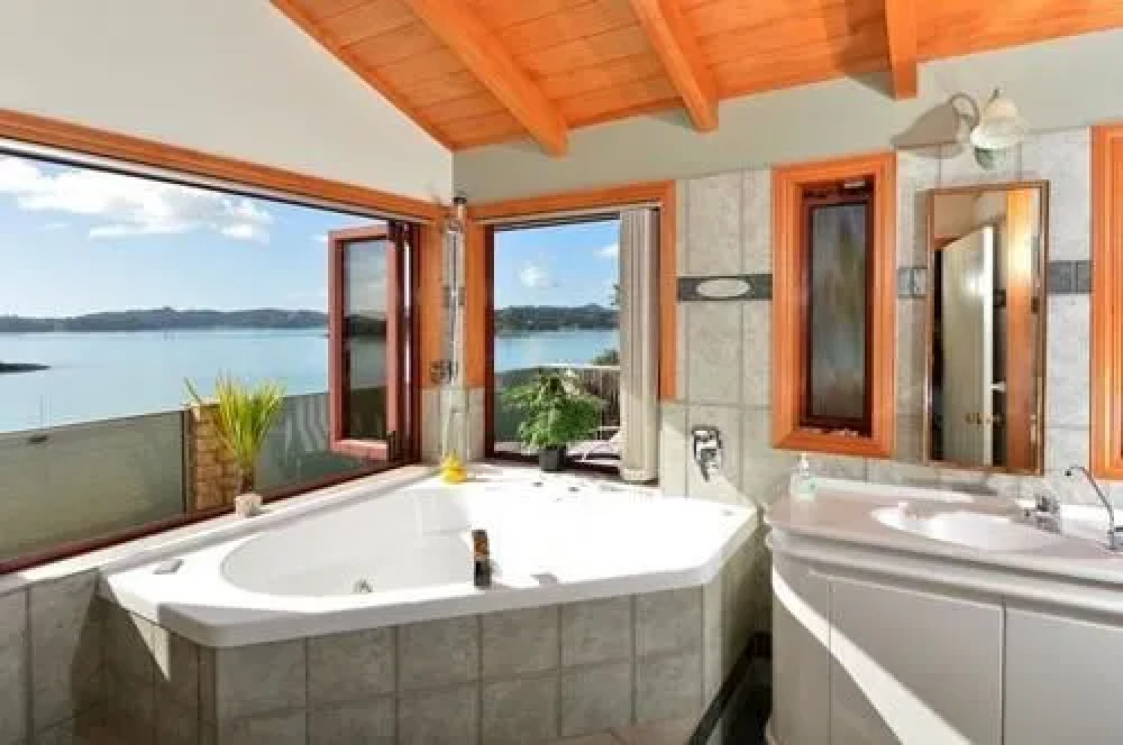 Bay Of Islands Beachhouse