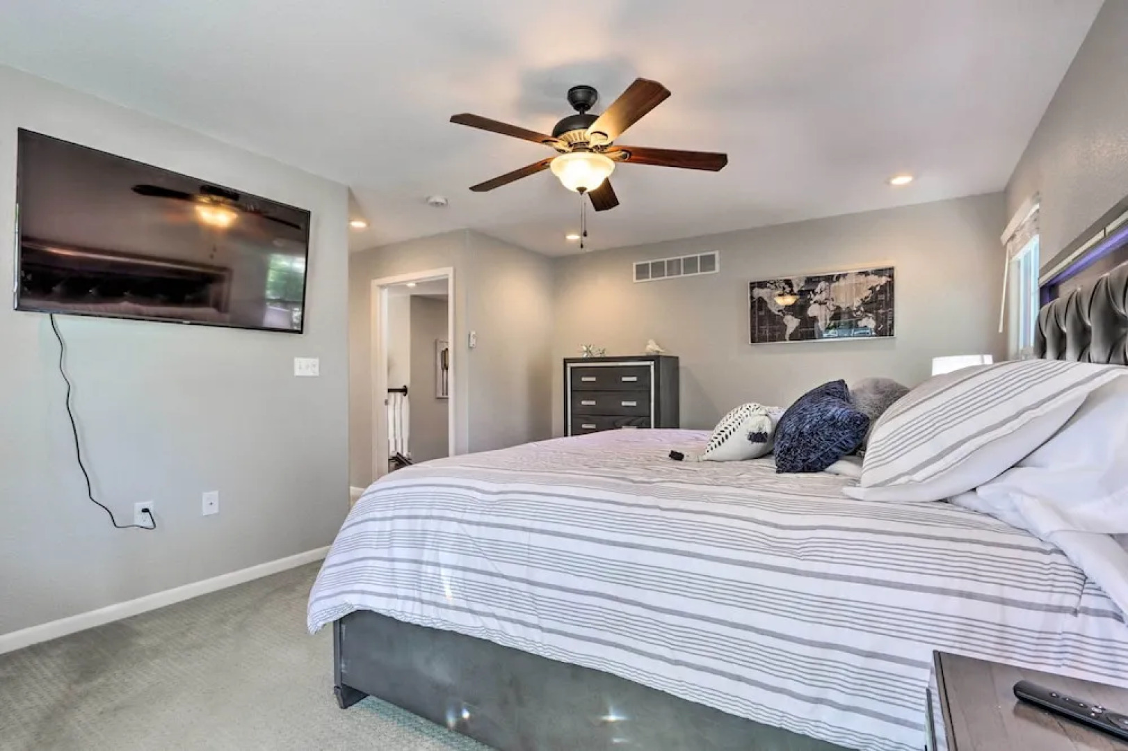 Dock & Jet Ski Slip: Lakeside Sunrise Beach Home!