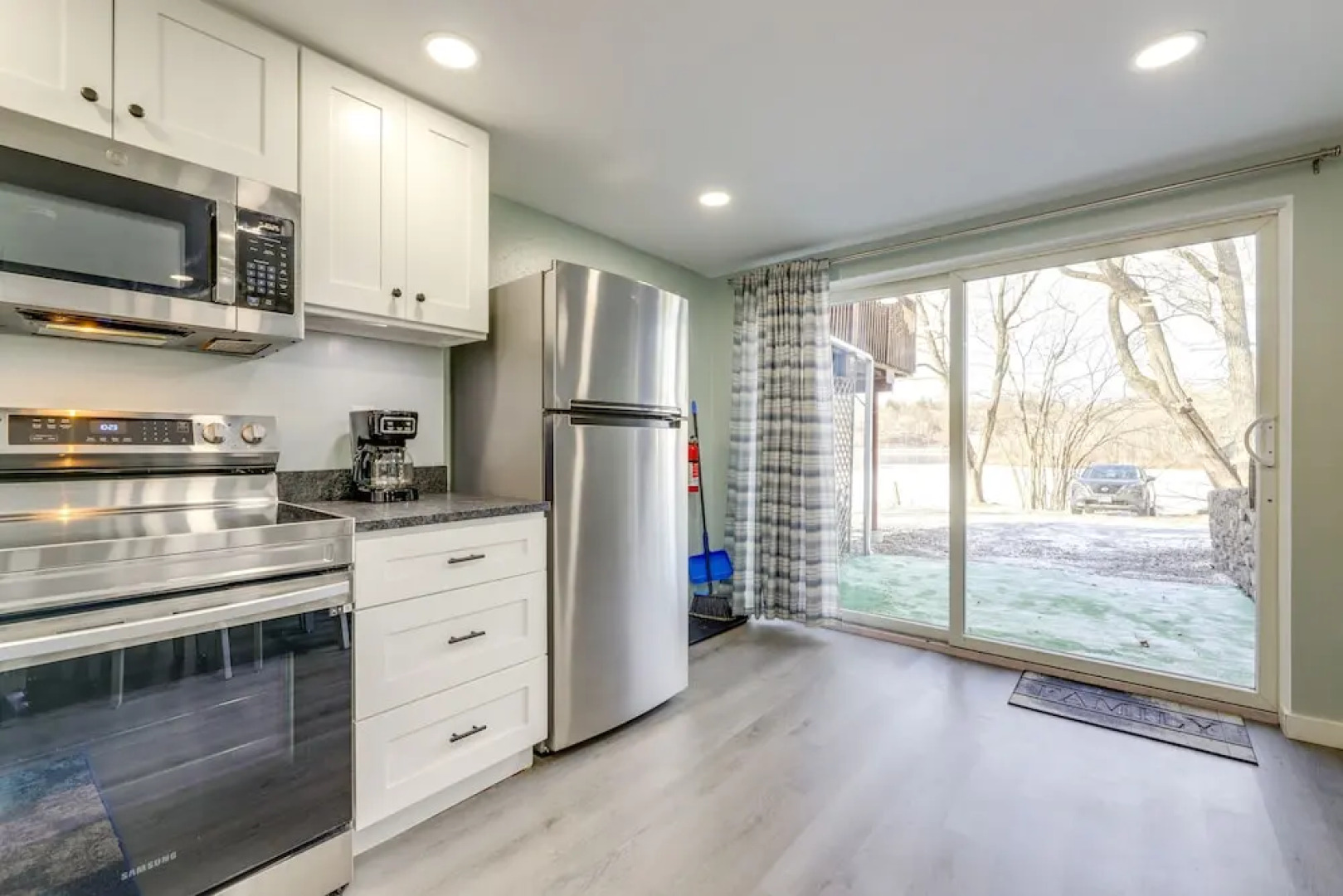 Close to Colleges: Worcester Apt w/ Lake Access!