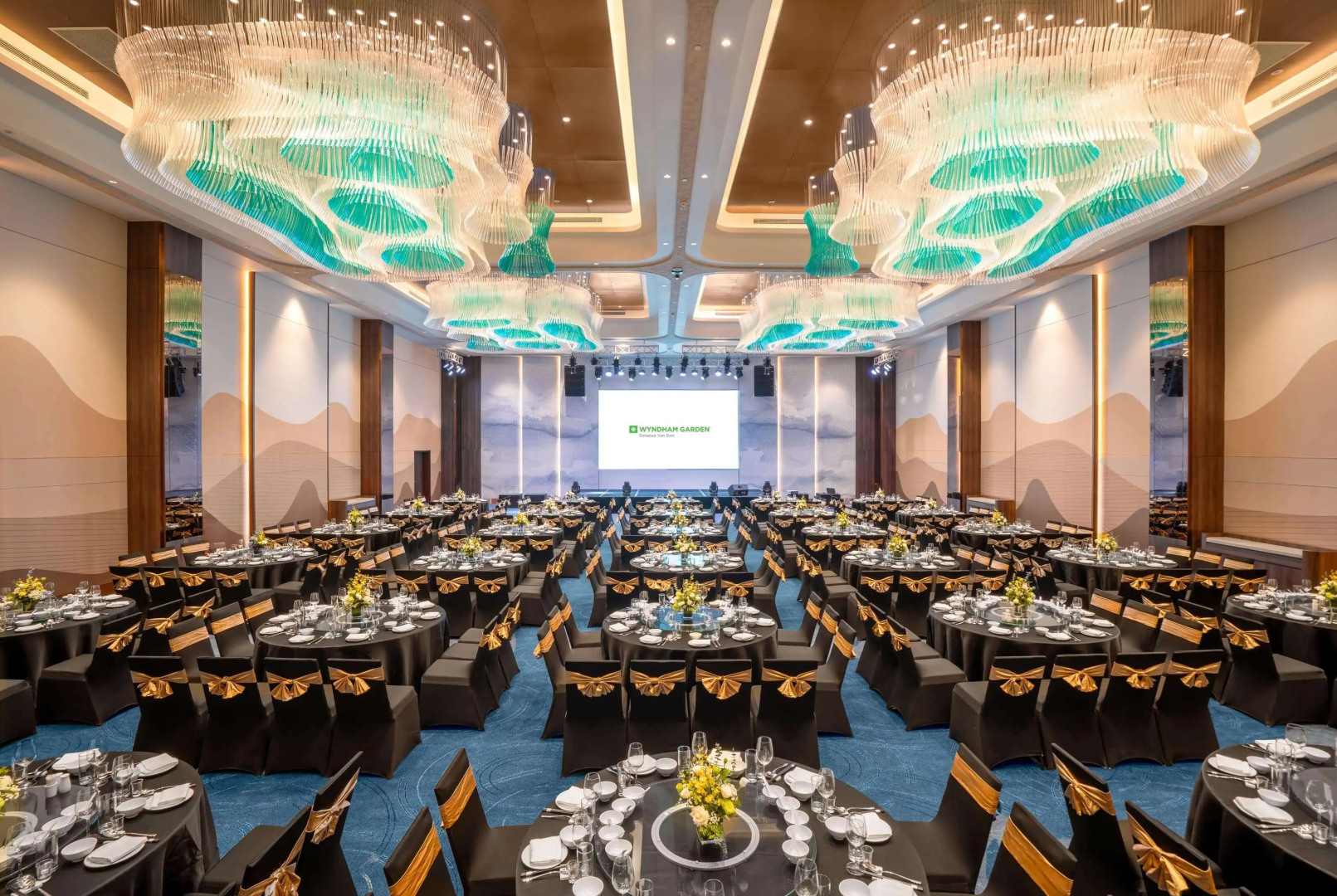 Wyndham Garden Sonasea Van Don