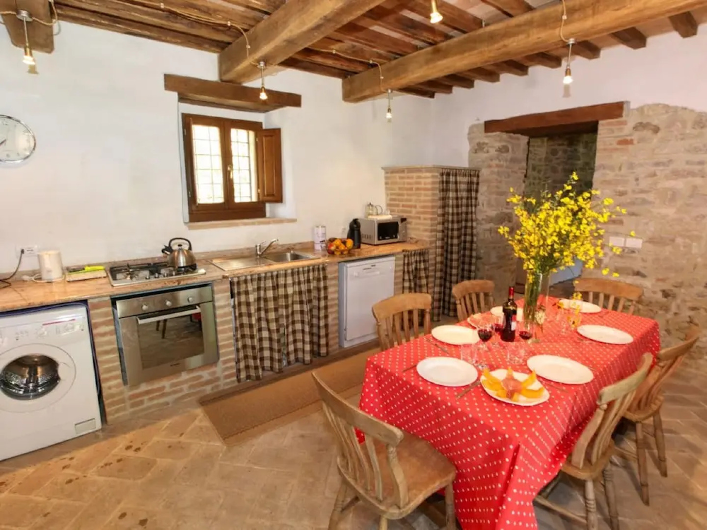 Holiday House Overlooking Lake Near Tuscany