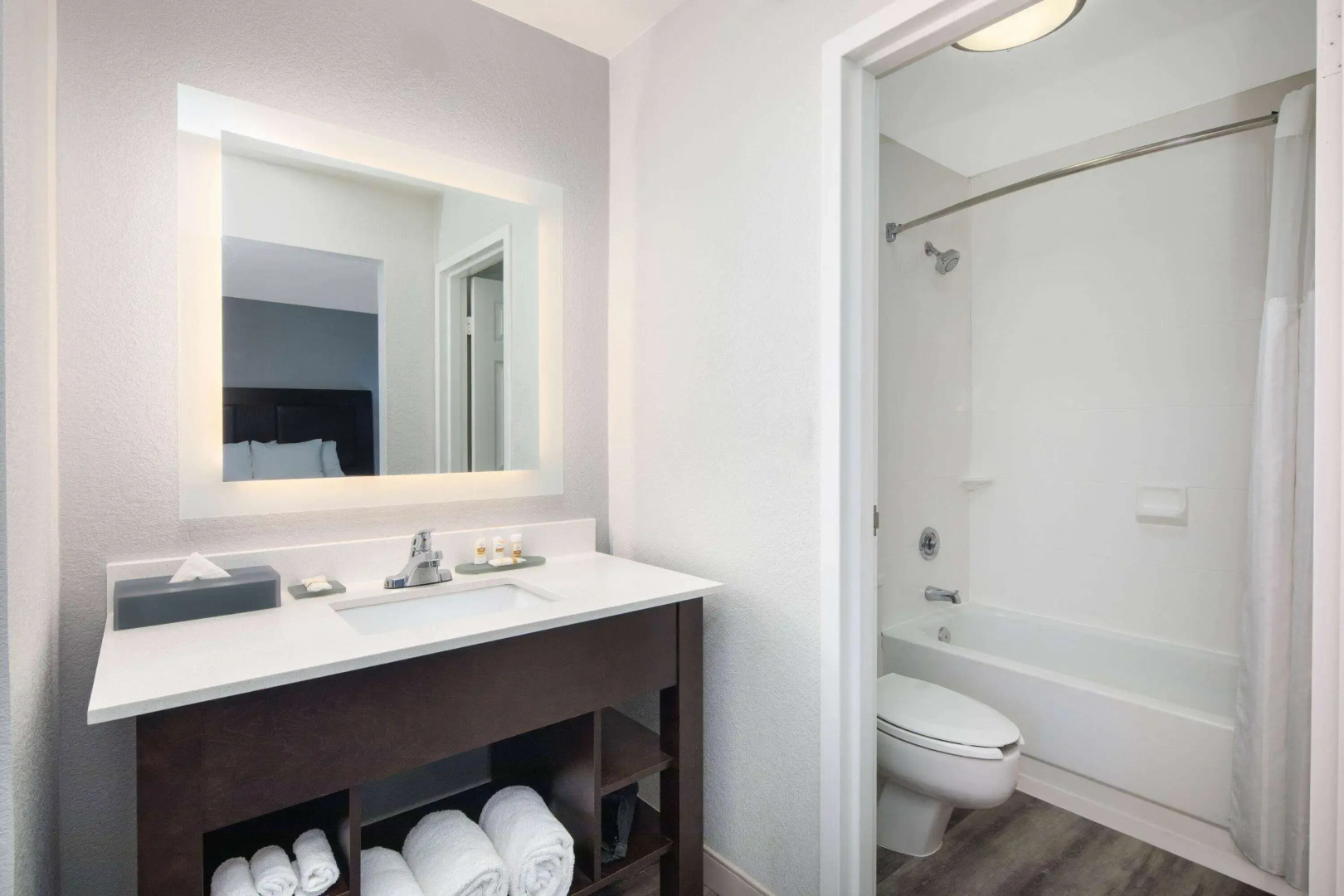 La Quinta Inn & Suites by Wyndham Atlanta Airport South