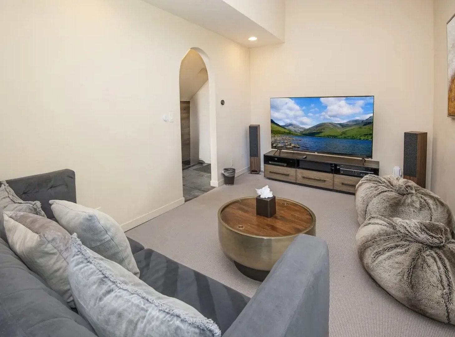 814 Eagle Dr. 4 Bedroom Home by RedAwning