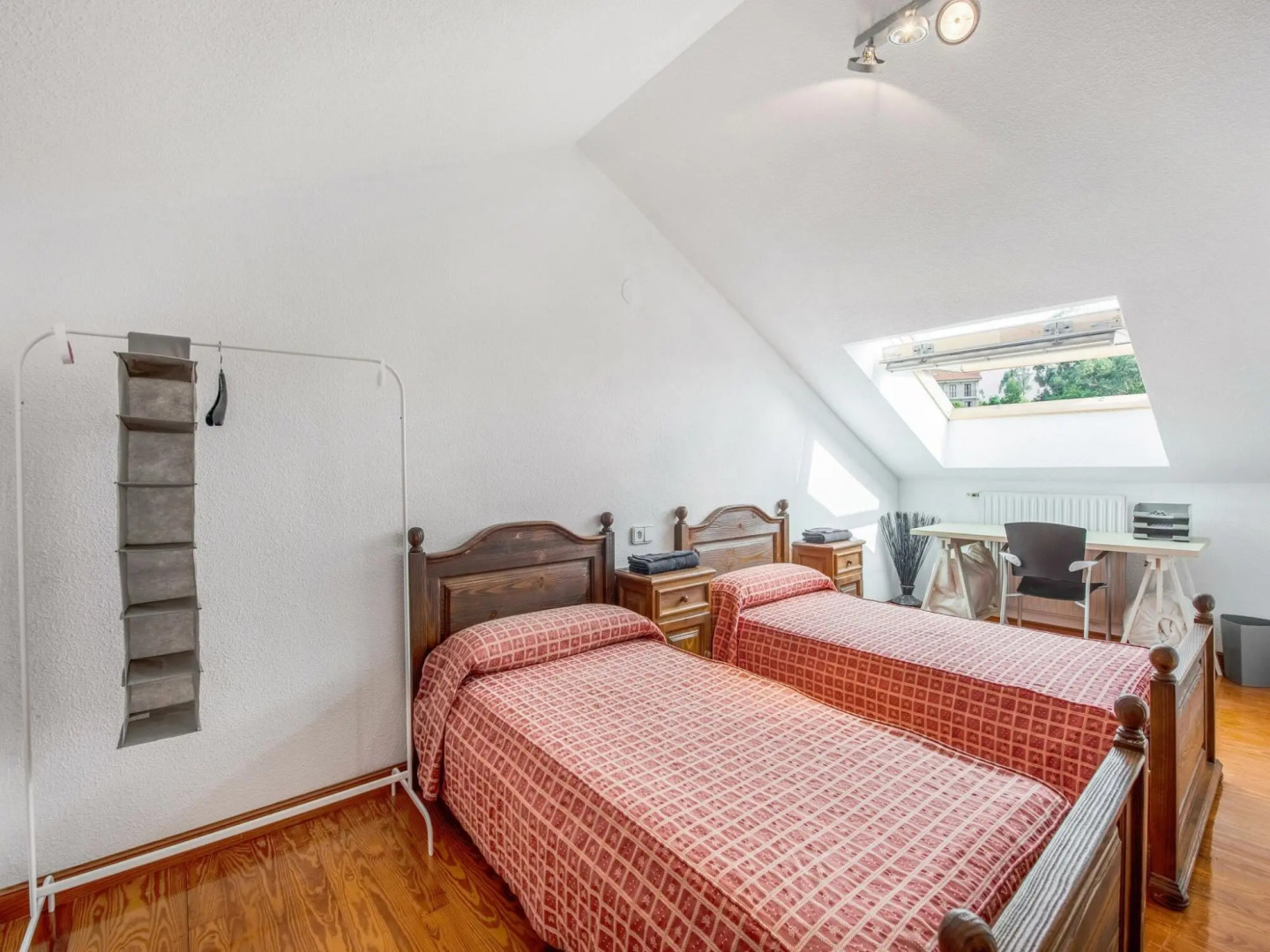 Lovely Holiday Home in Loredo a Stonethrow From the Beach & Communal Pool