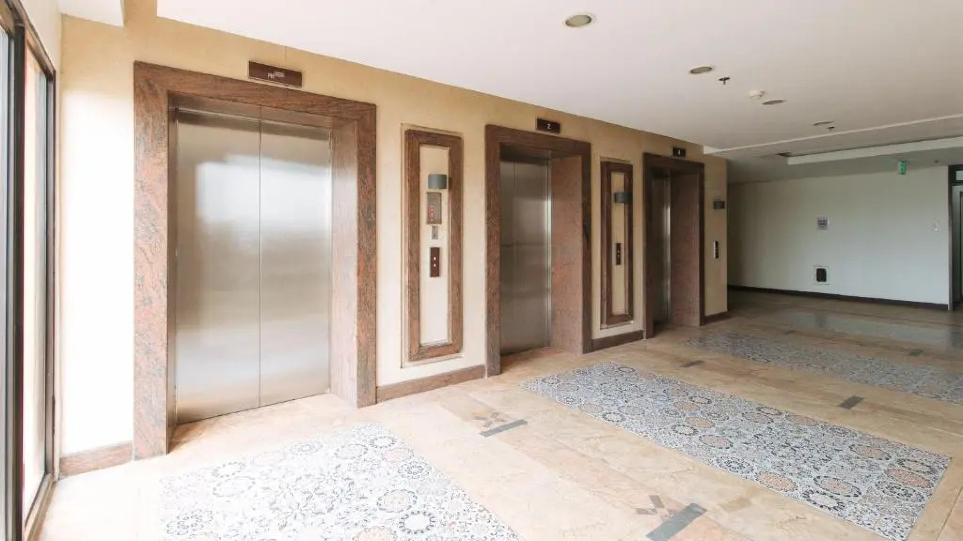 RedDoorz Premium @ Paseo Verde Las Pinas