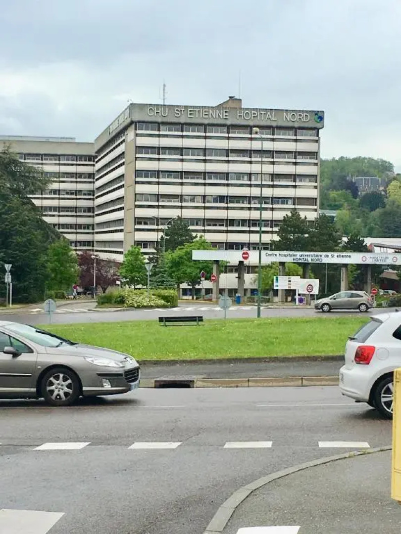 Studio en face Hopital Nord avec terrasse