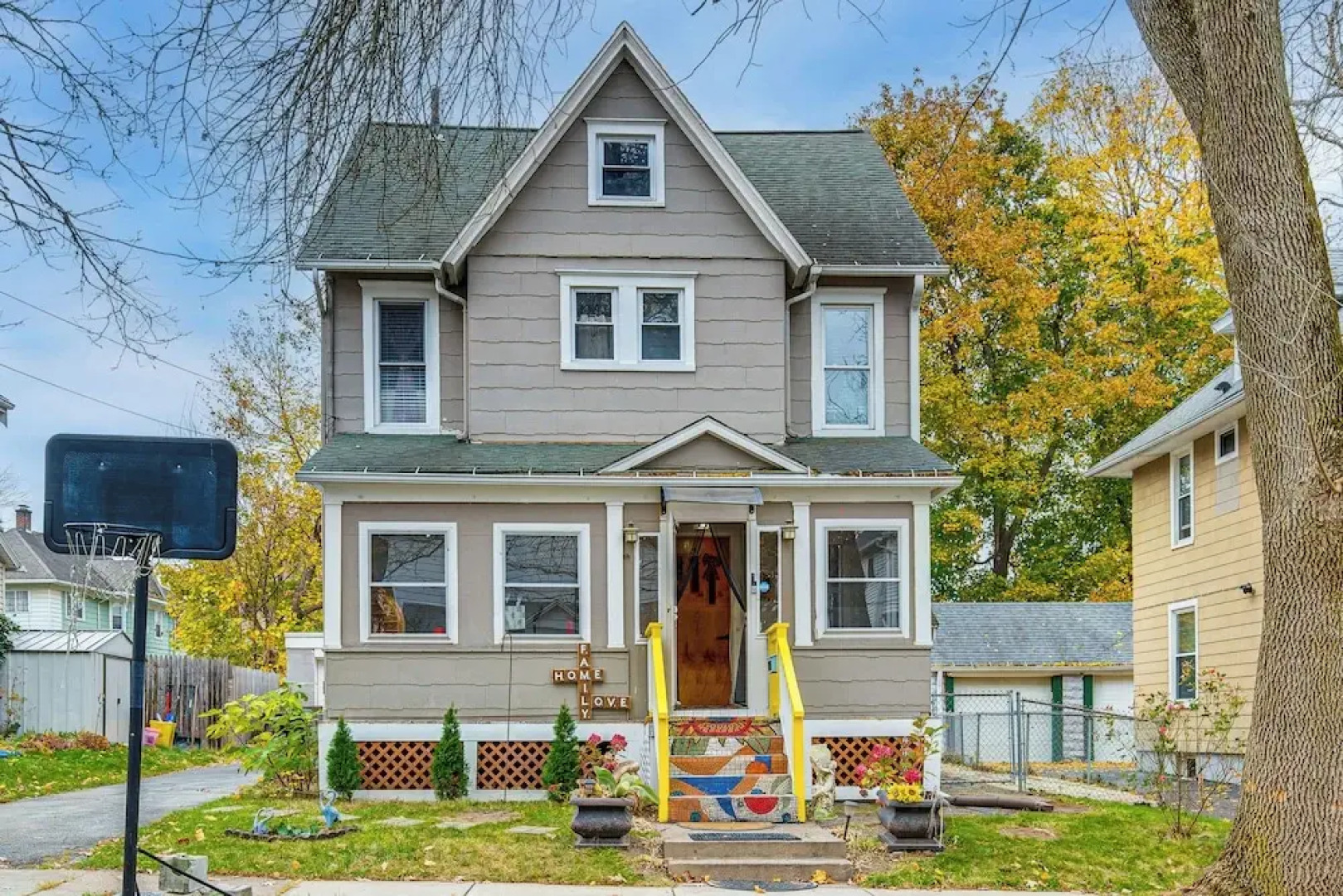 1 Mi to Dtwn: Colorful Binghamton Home