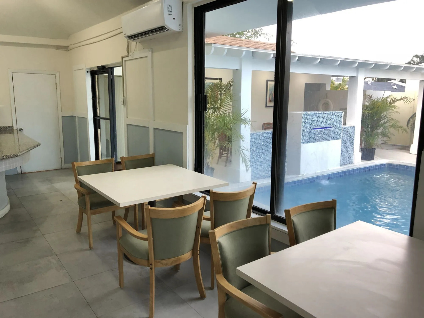 The Colony Club Inn & Suites