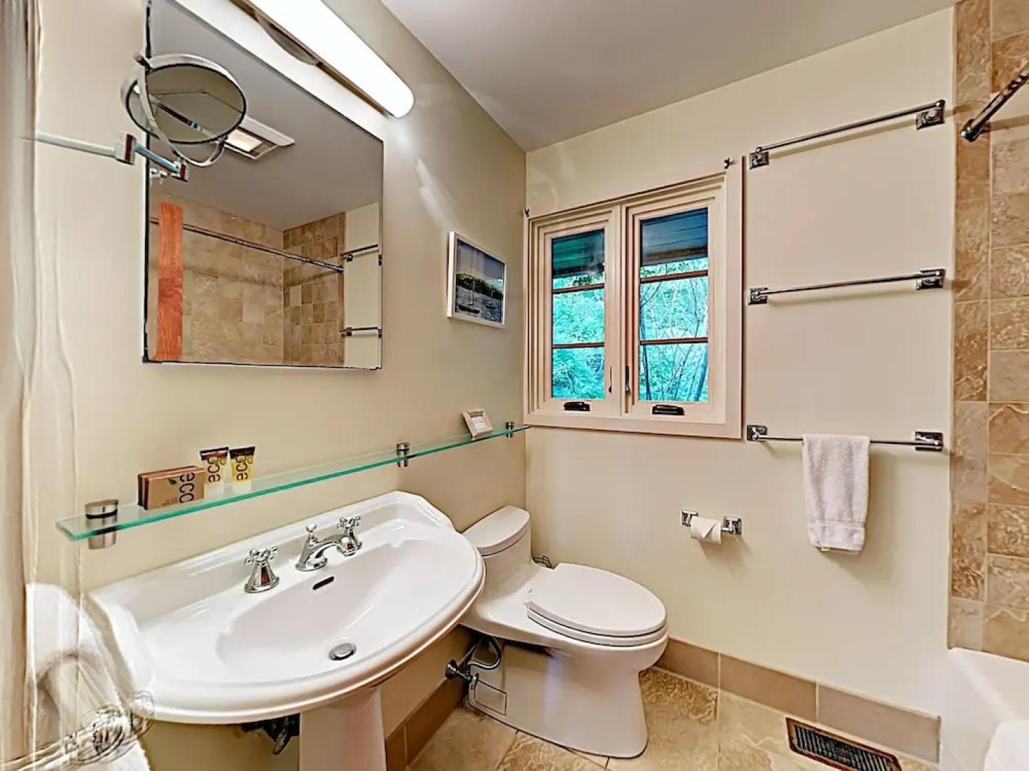 Cape Cod  On The Bay 3 Bedroom Home