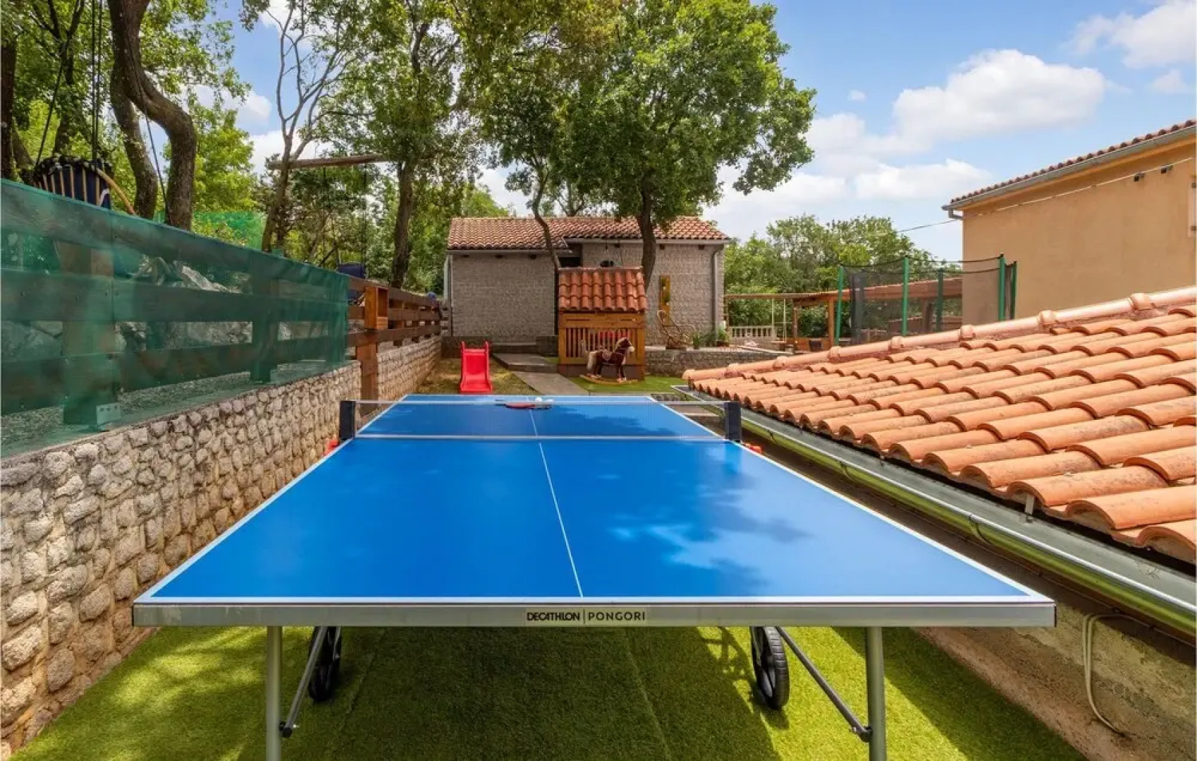 Beautiful Home in Donji Zagon With Wifi and 6 Bedrooms