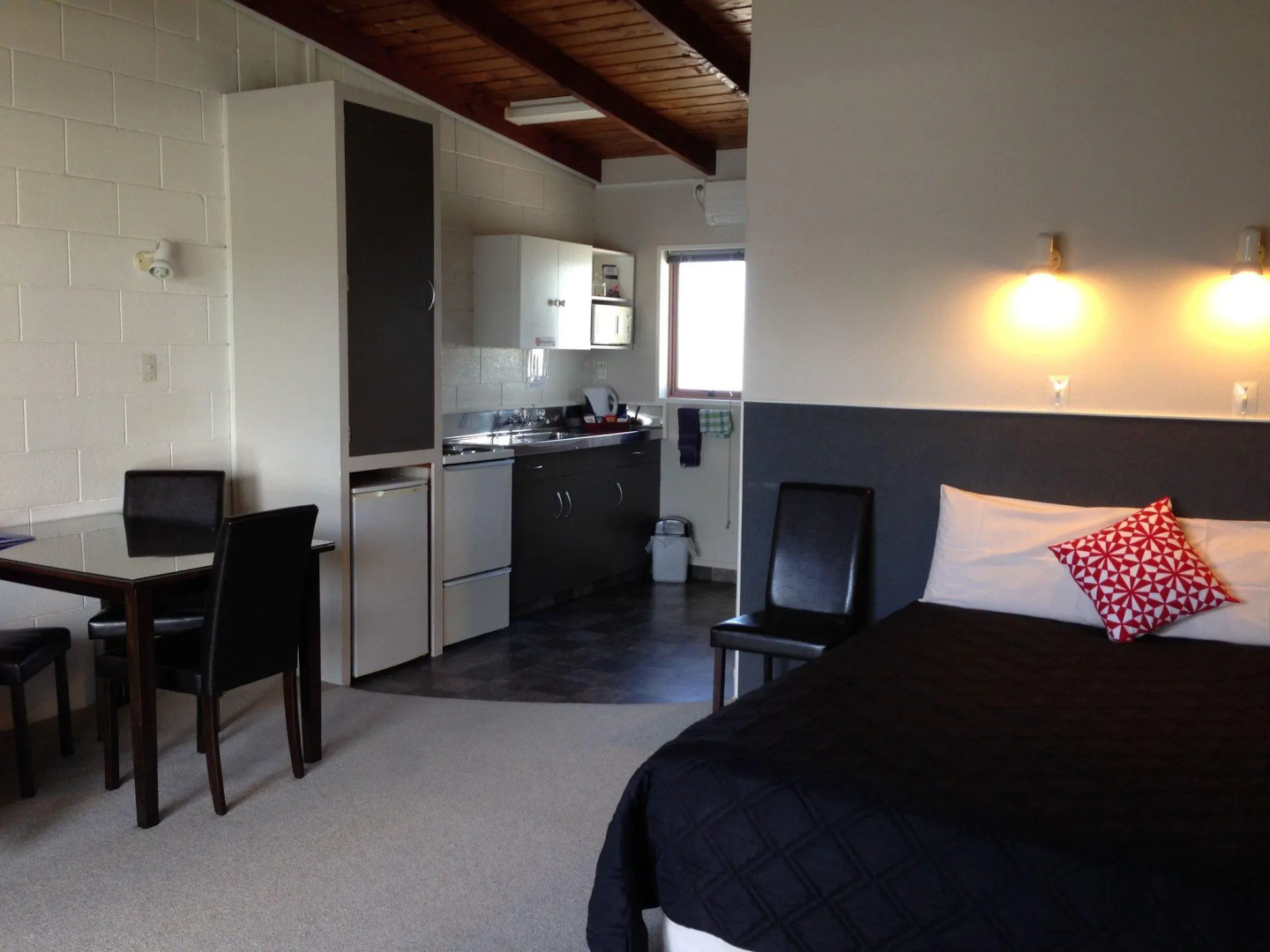 Thornton Lodge Motel