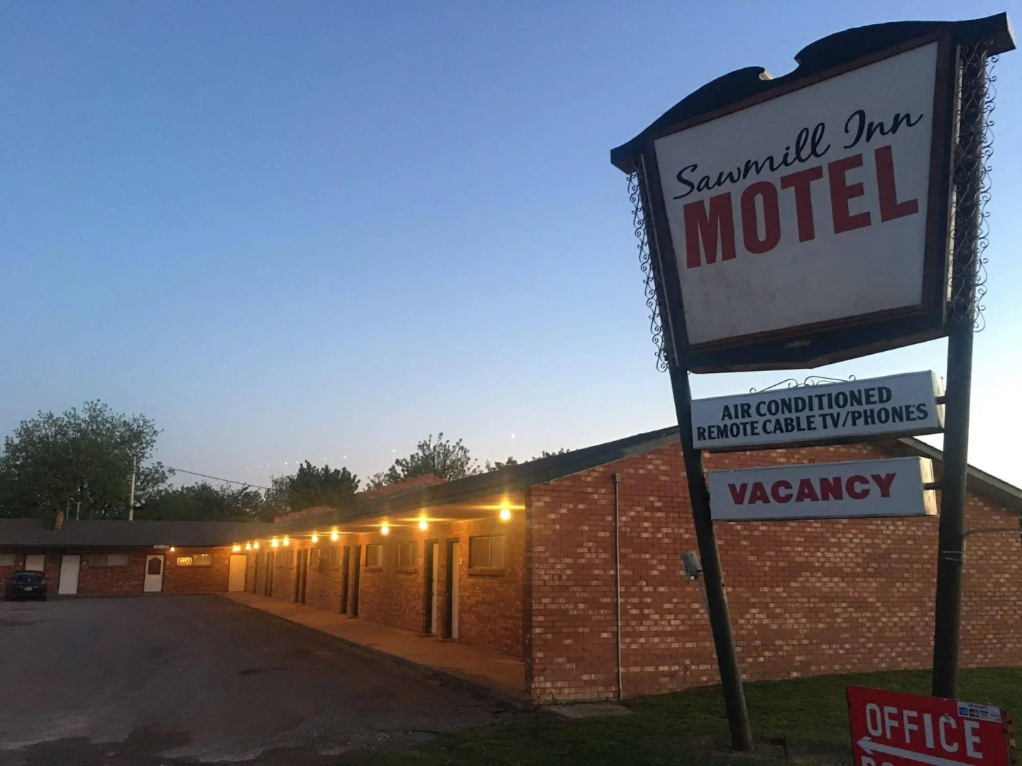 Sawmill Lodges Motel