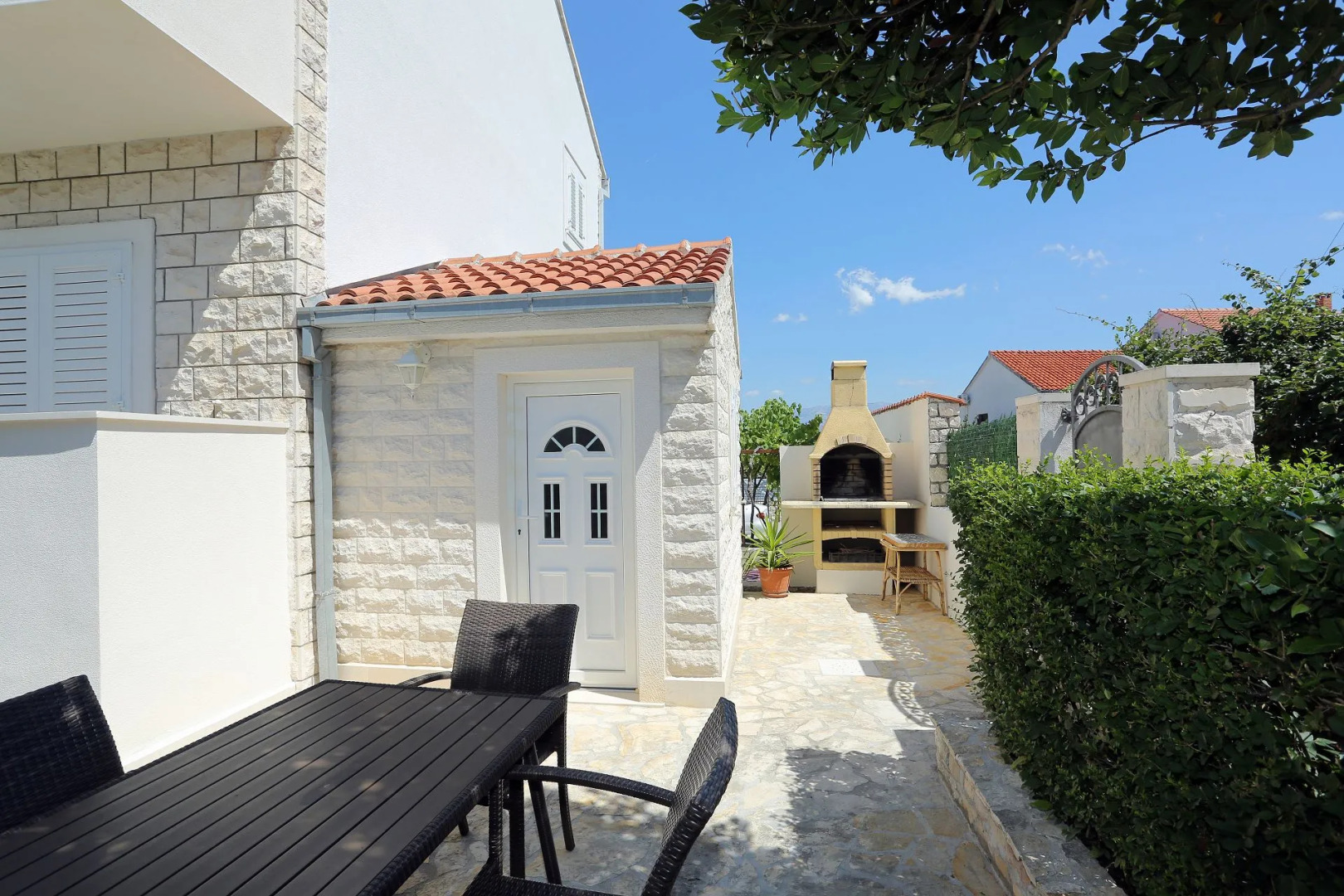 Apartment Ali - modern apartments: A2 Supetar, Island Brac