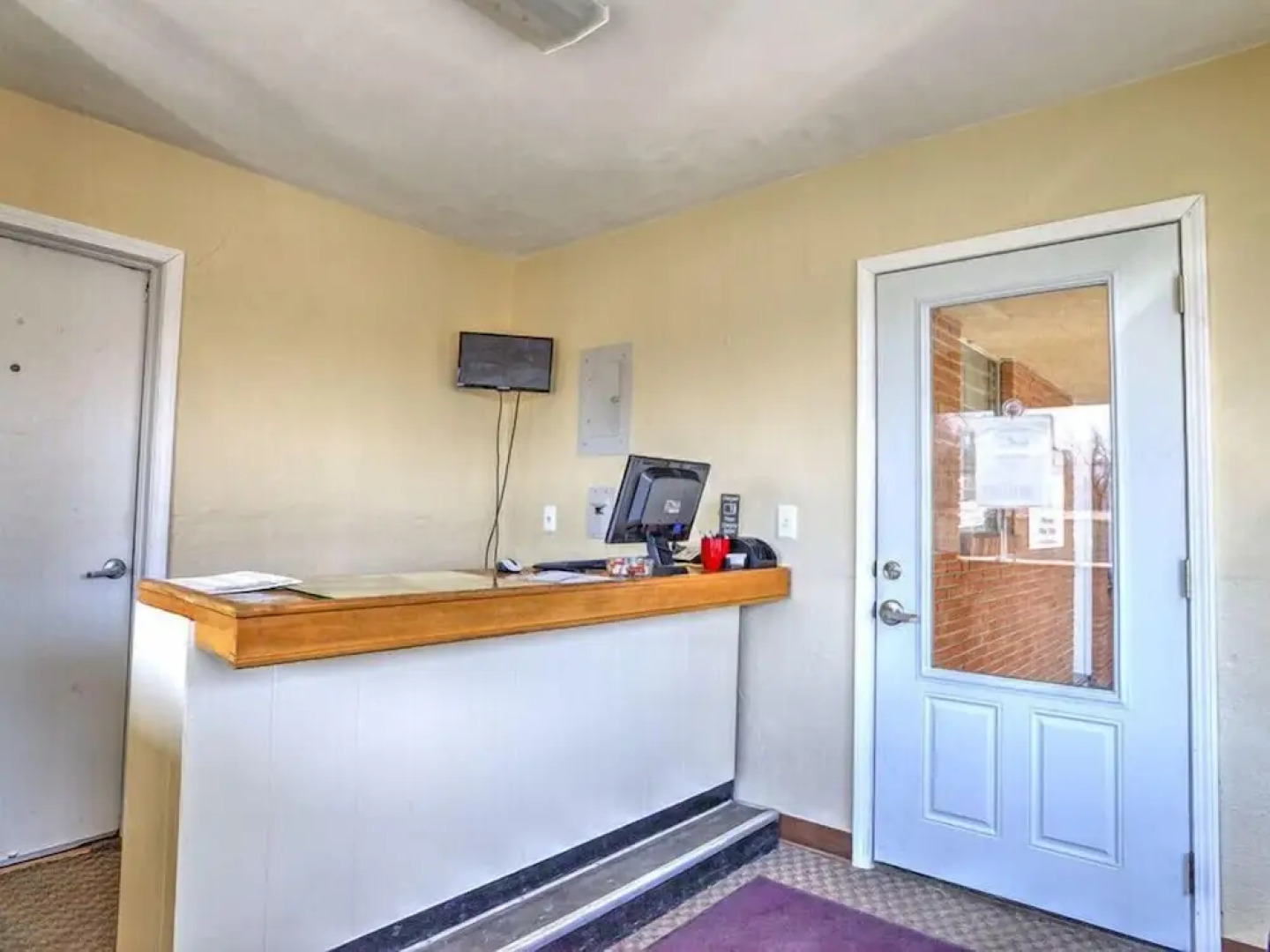 Windsor Crossroads Motel