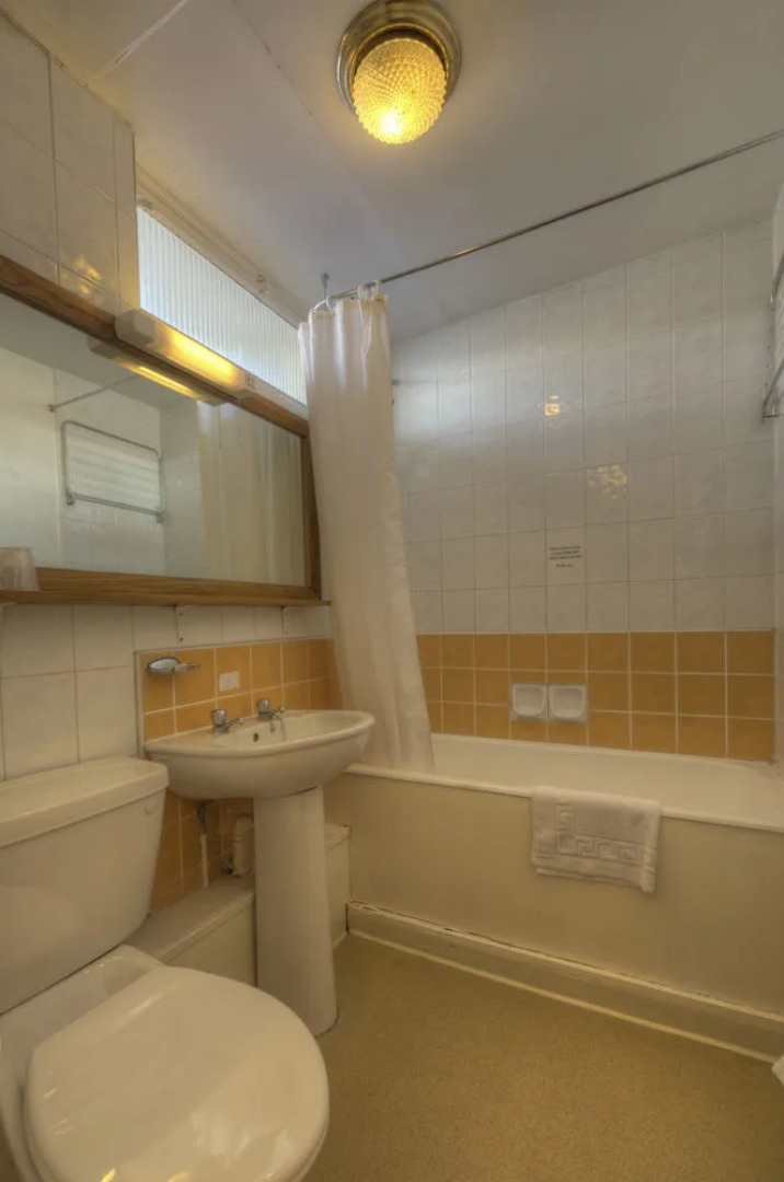 The Longshoot Hotel by Greene King Inns