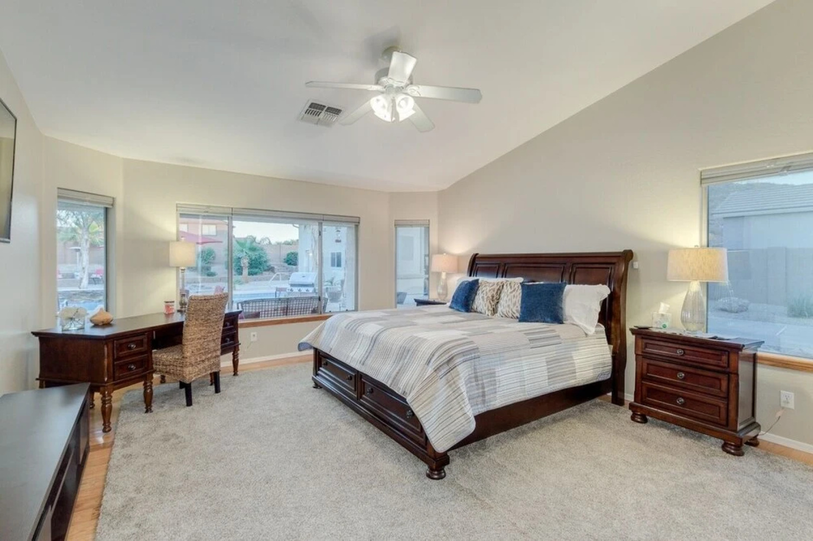 Oasis in The Desert! 5 Bedrooms, 3 Baths, Heated Resort Pool and Spa! Separate Casita! by Redawning