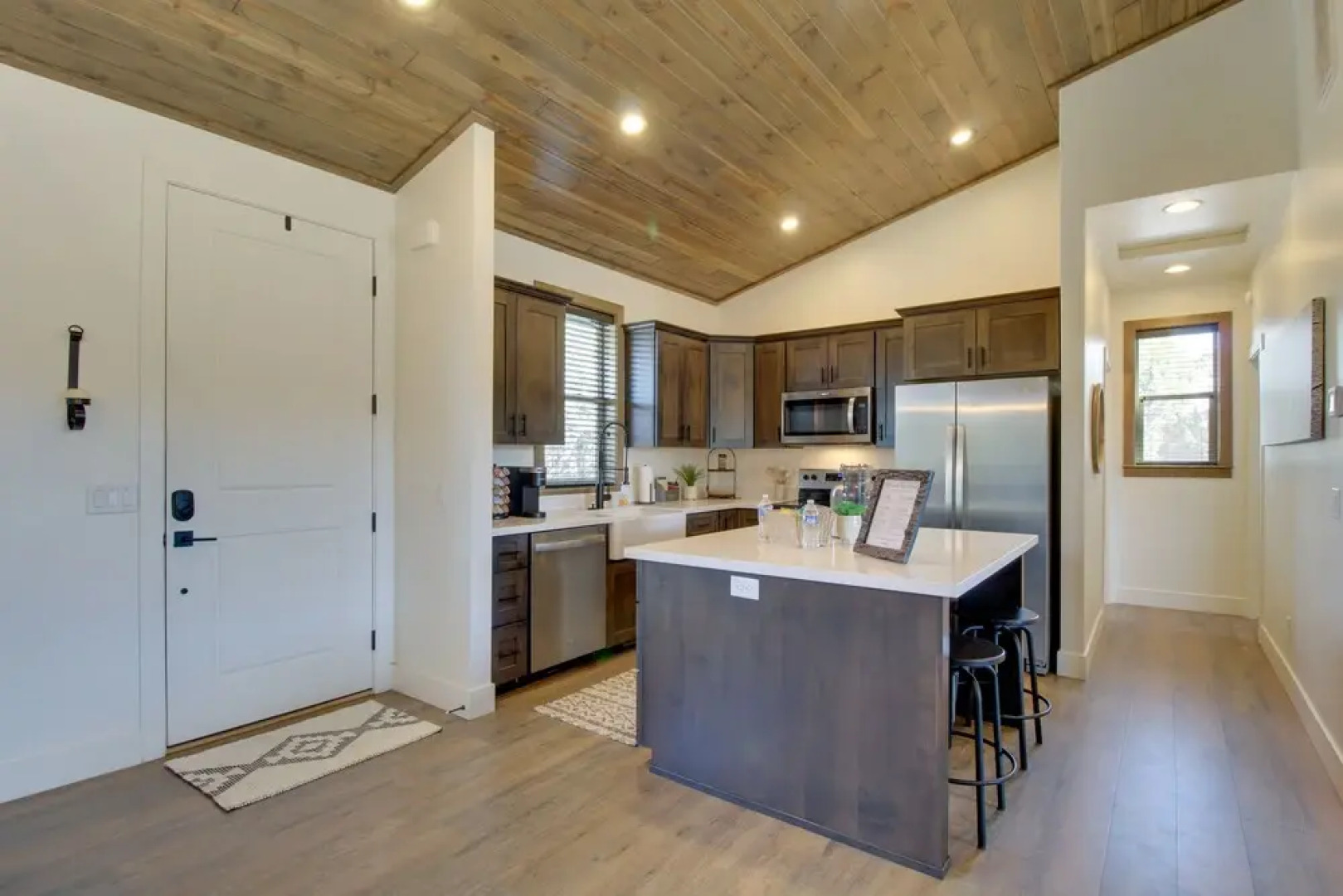 Show Low Cabin w/ Deck, Near Golfing & Hiking!