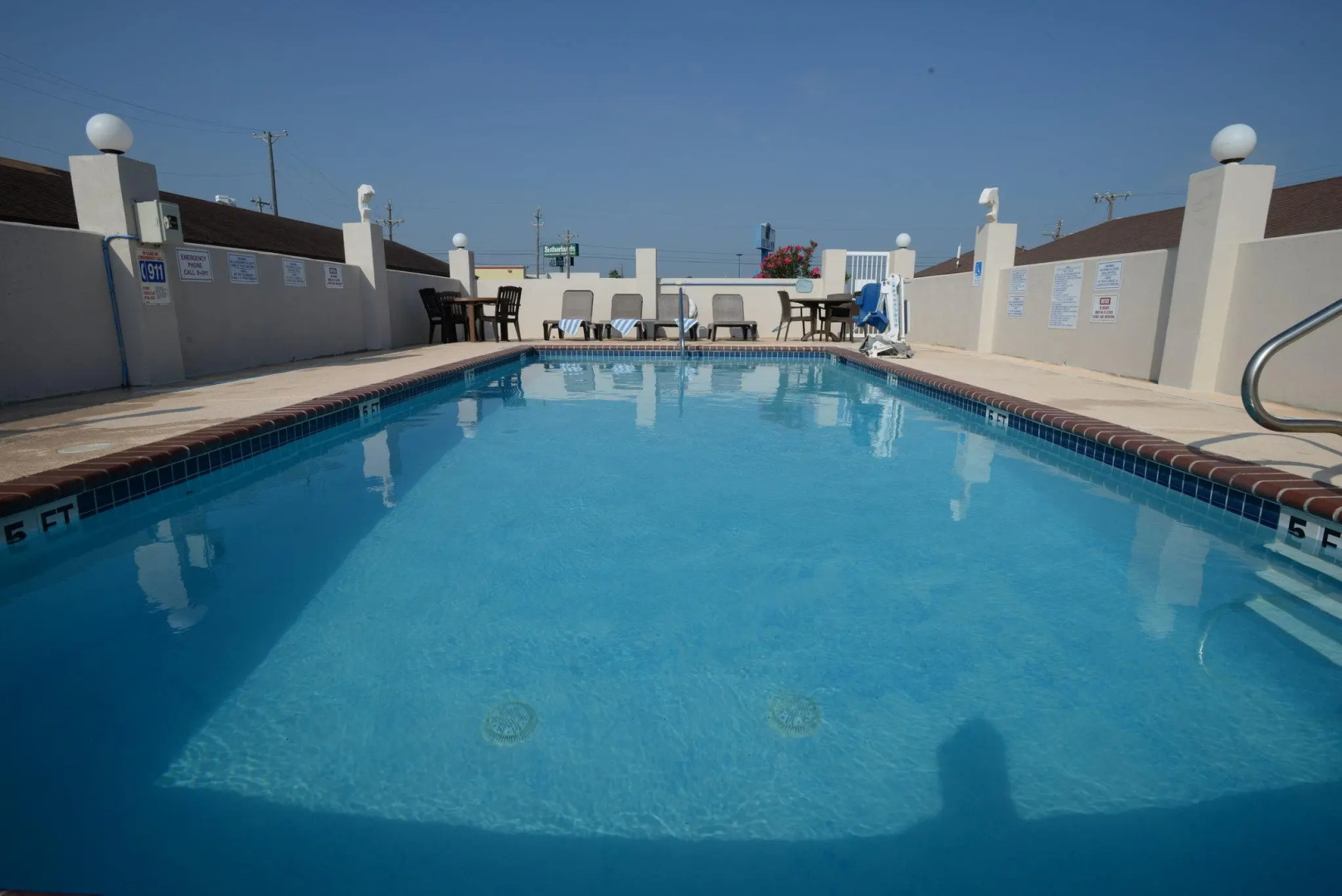 Port Isla Inn