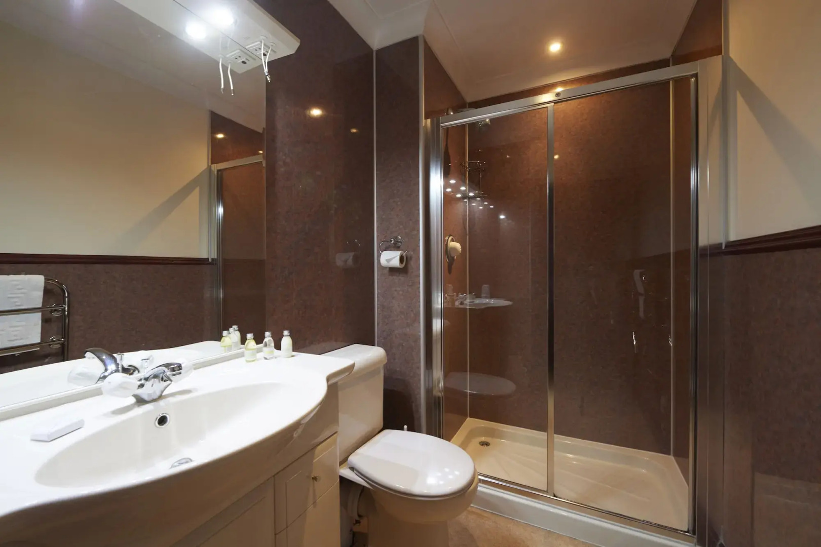 Loch Ness Clansman Hotel