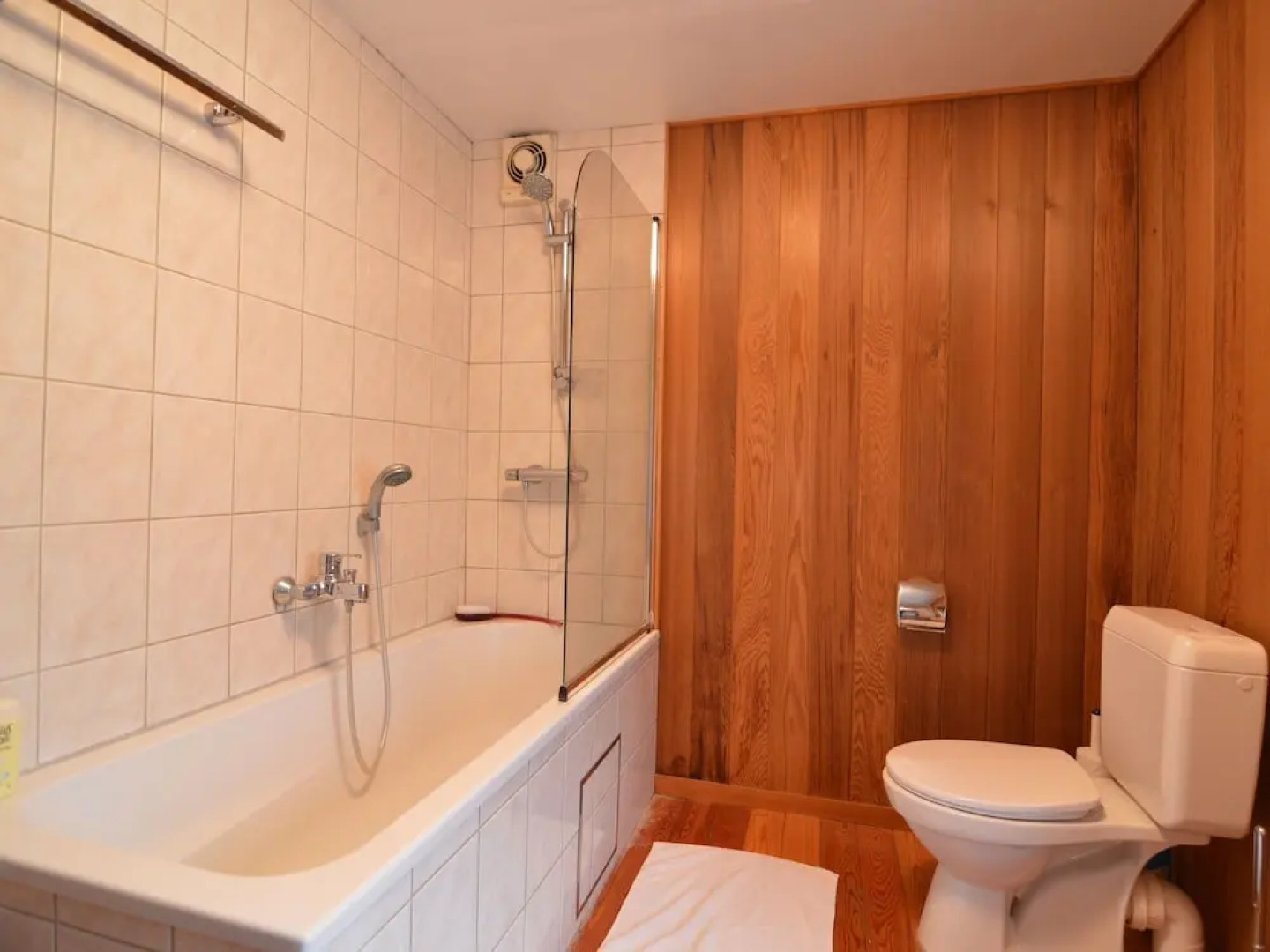 Spacious Holiday Home in Herbeumont near Forest