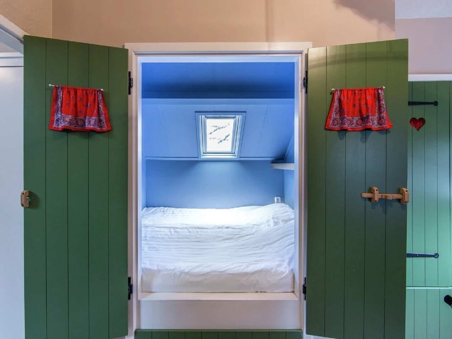 Cozy Home With Lots of Privacy, in the Forest