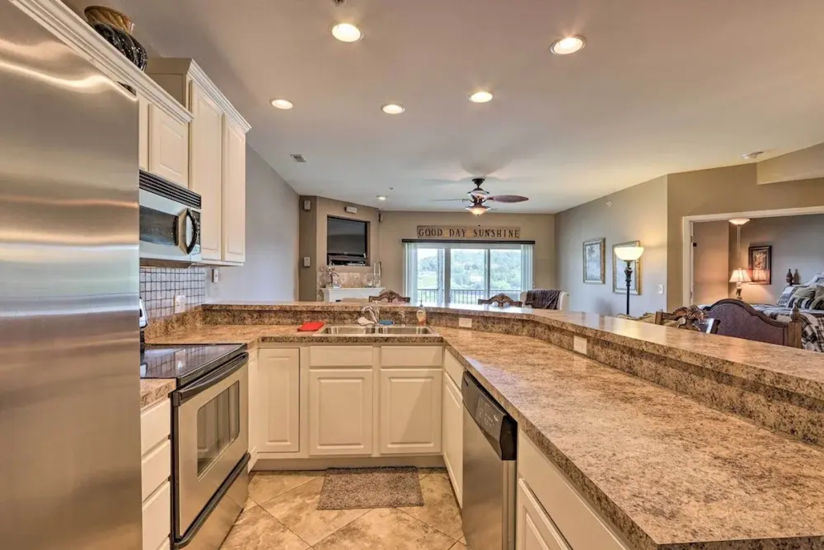 Lakefront Balcony + Pool Access: Camdenton Condo