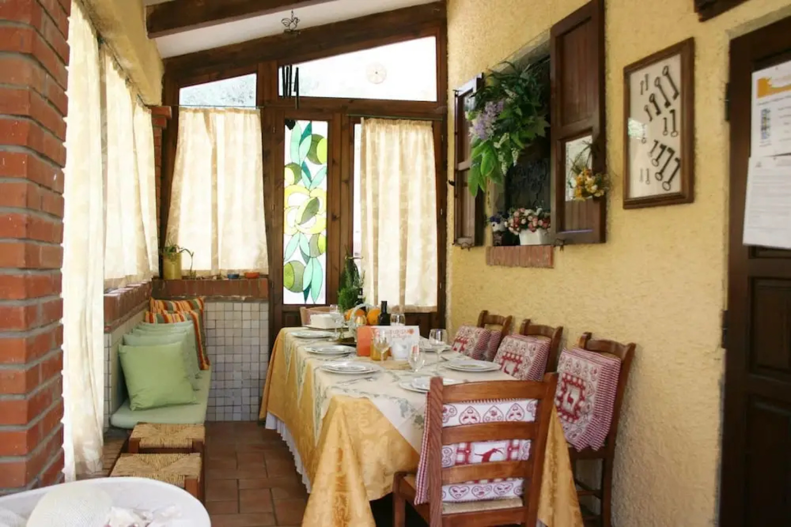 Beautiful private villa with WIFI, private pool, TV, pets allowed and parking, close to Arezzo