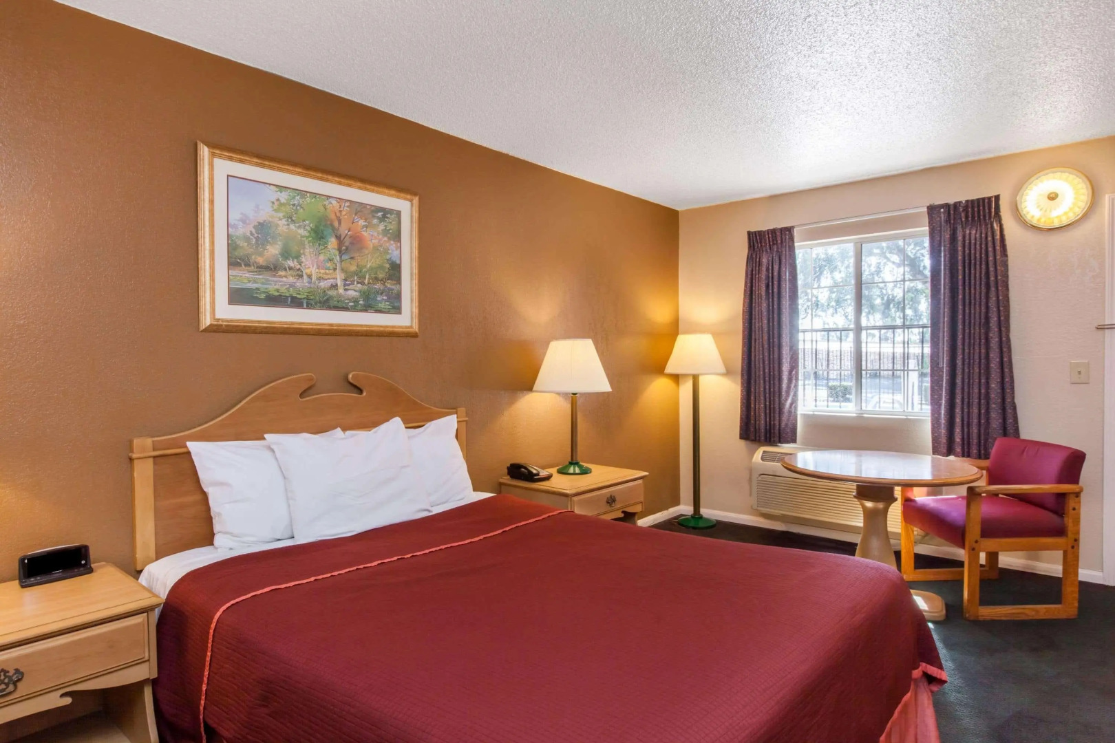 Howard Johnson by Wyndham Bakersfield